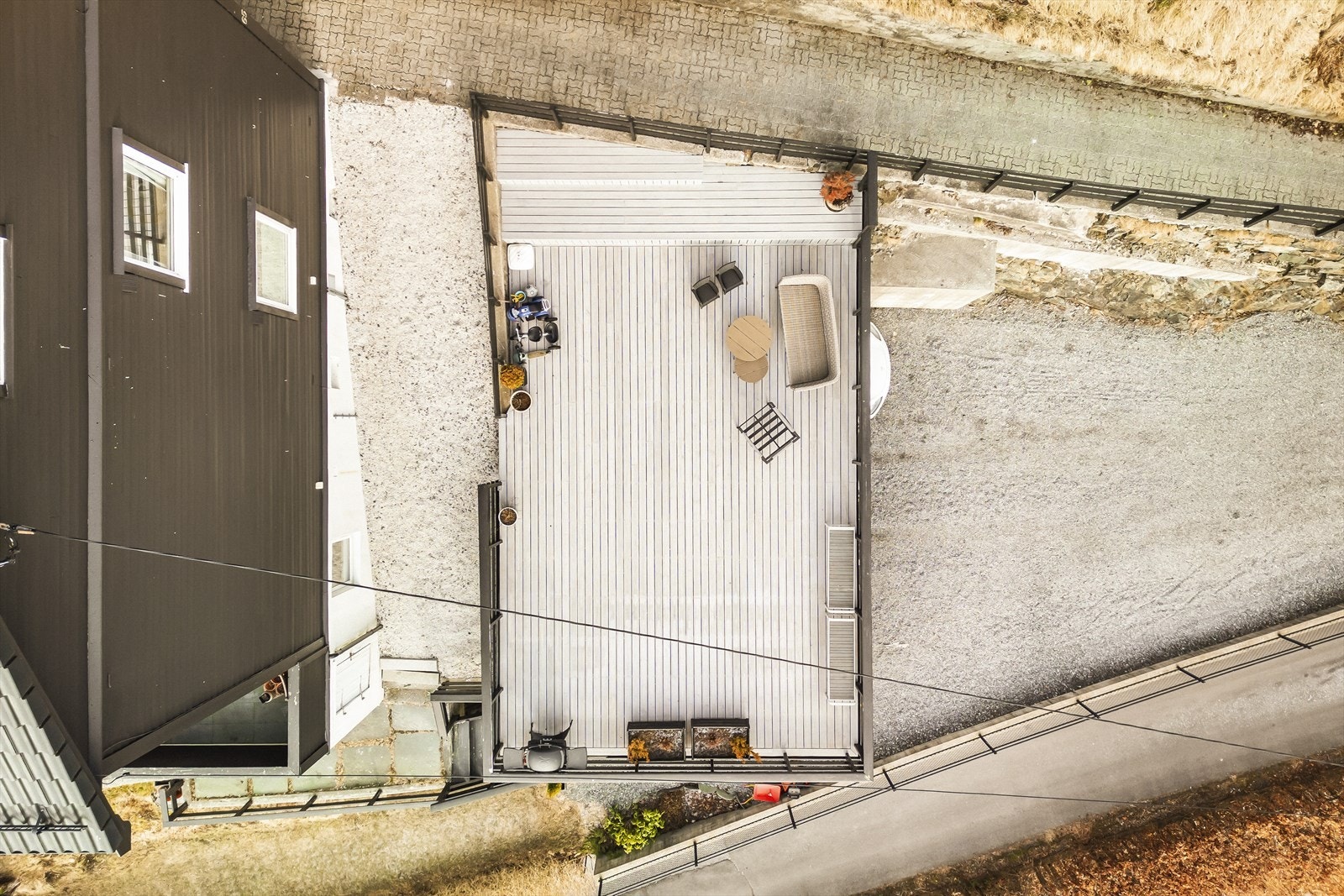 Felles terrasse på østsiden med behagelig morgensol. Galleribilde