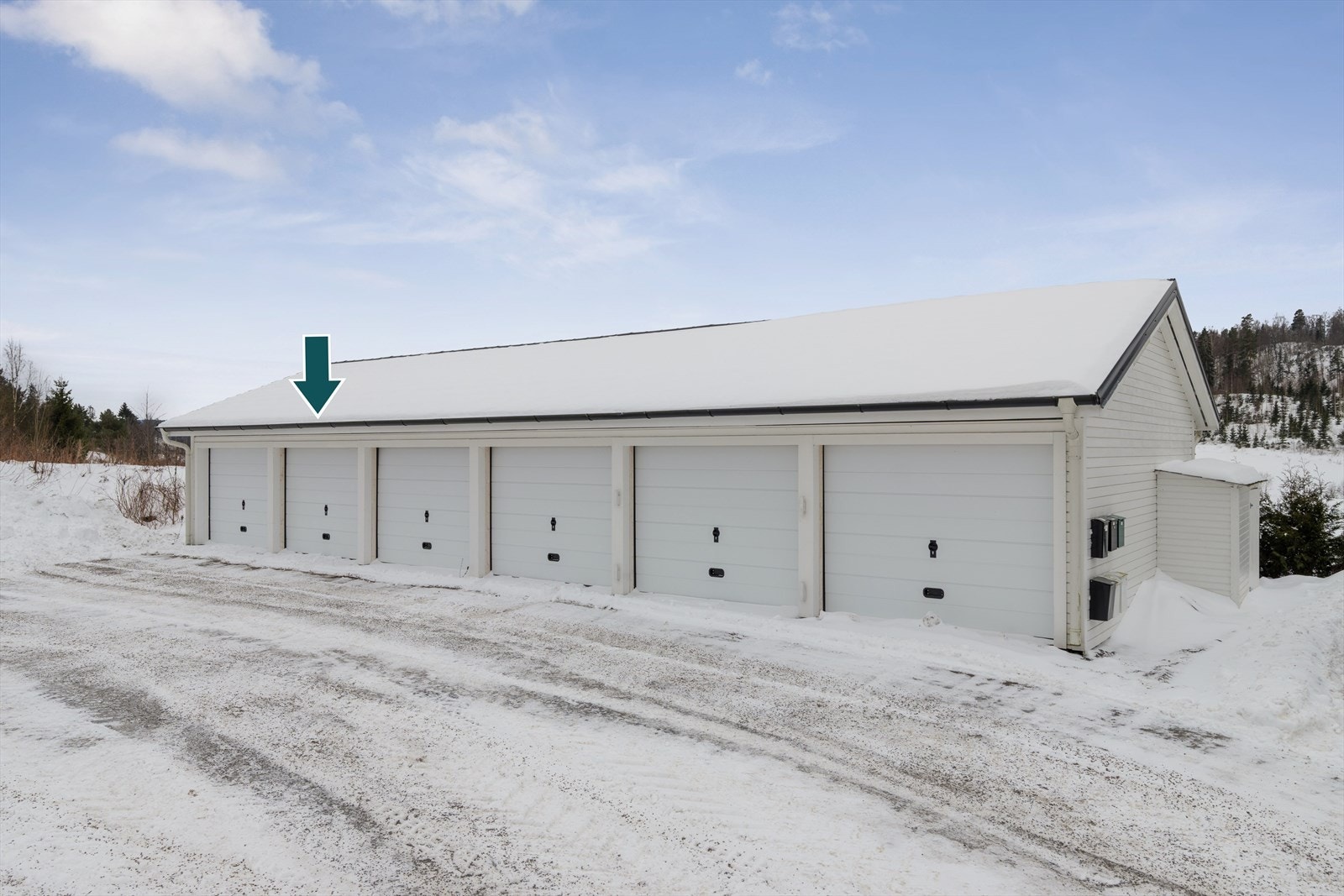 Leiligheten har egen garasjeplass. Galleribilde