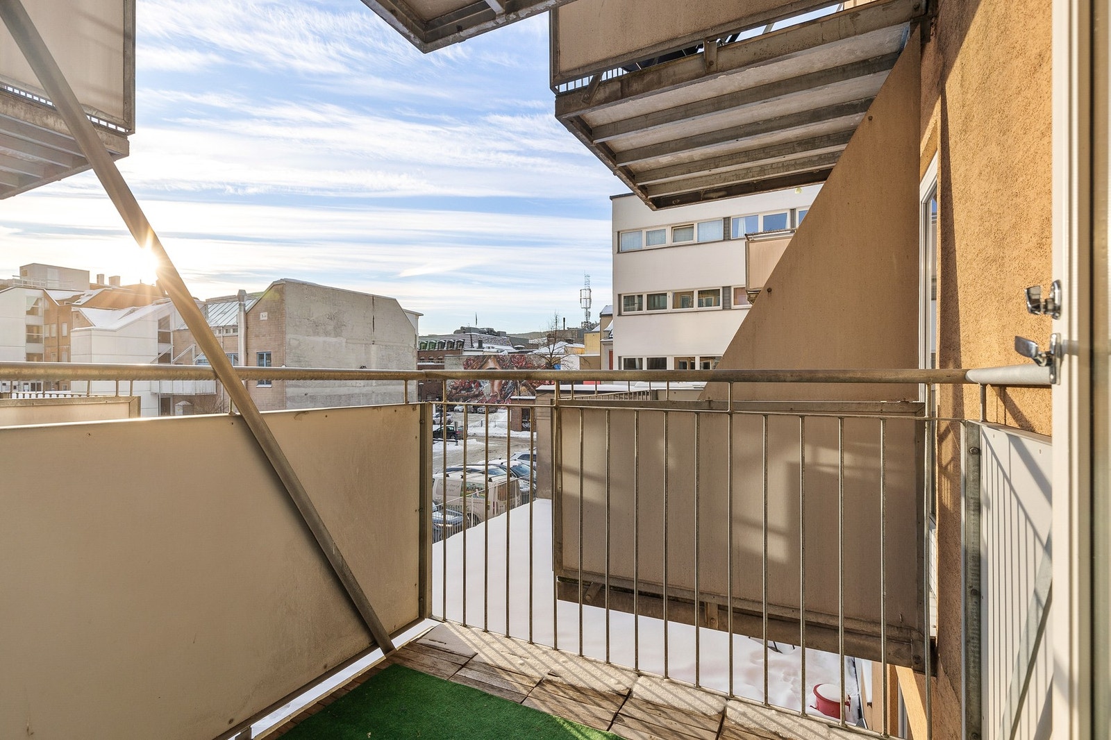 Balkongen er på ca. 3 kvm og sydvendt Galleribilde