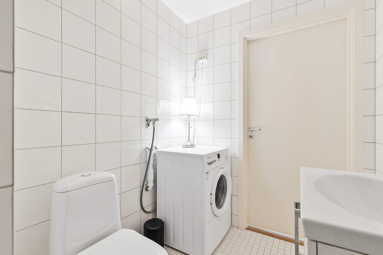 Det er mekanisk avtrekk og spalte i dør Galleribilde