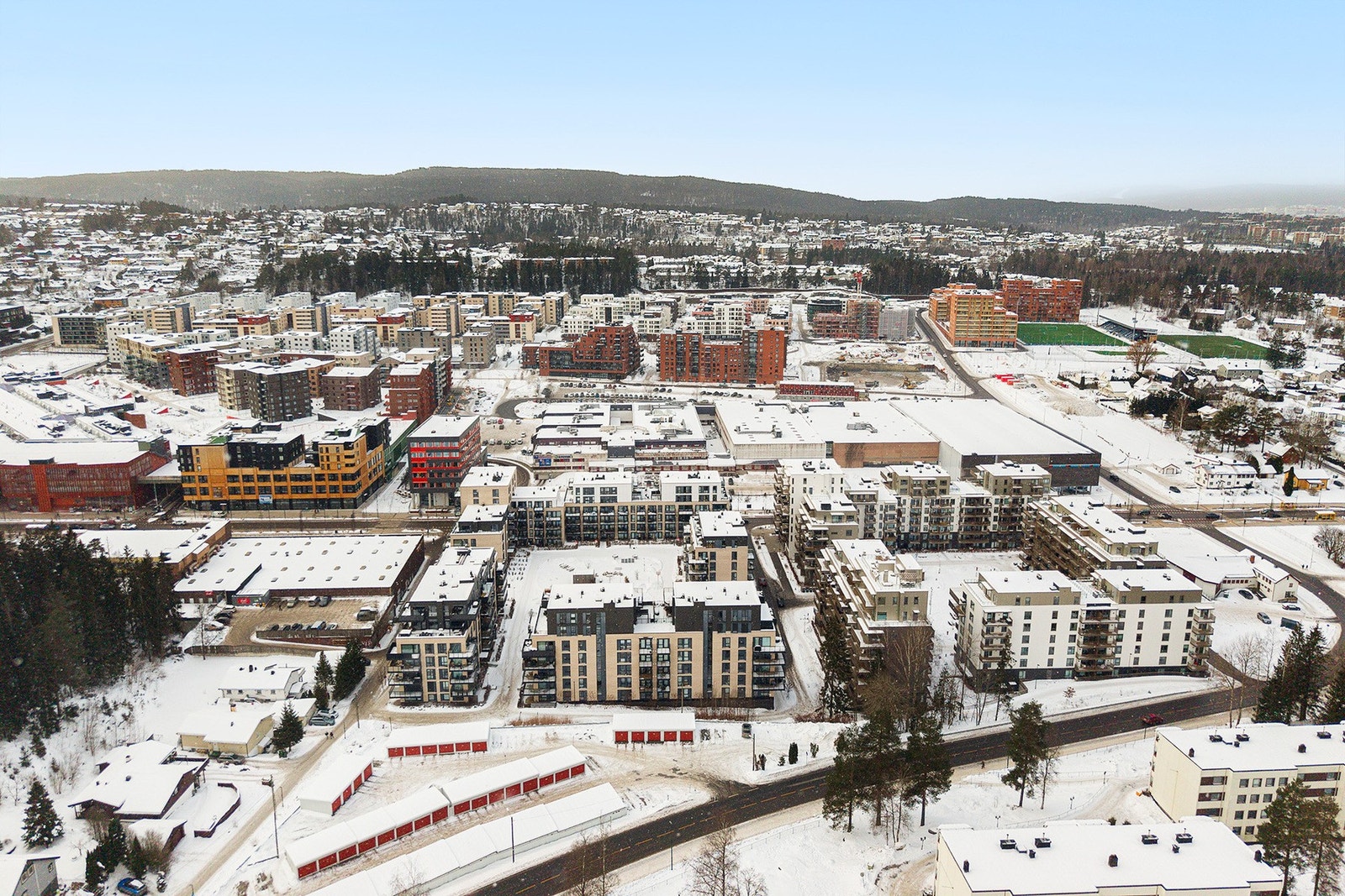 De nye boligene etableres med en bred gågate som inviterer til en hyggelig møteplass for gode naboer og andre i nærområdet. Galleribilde