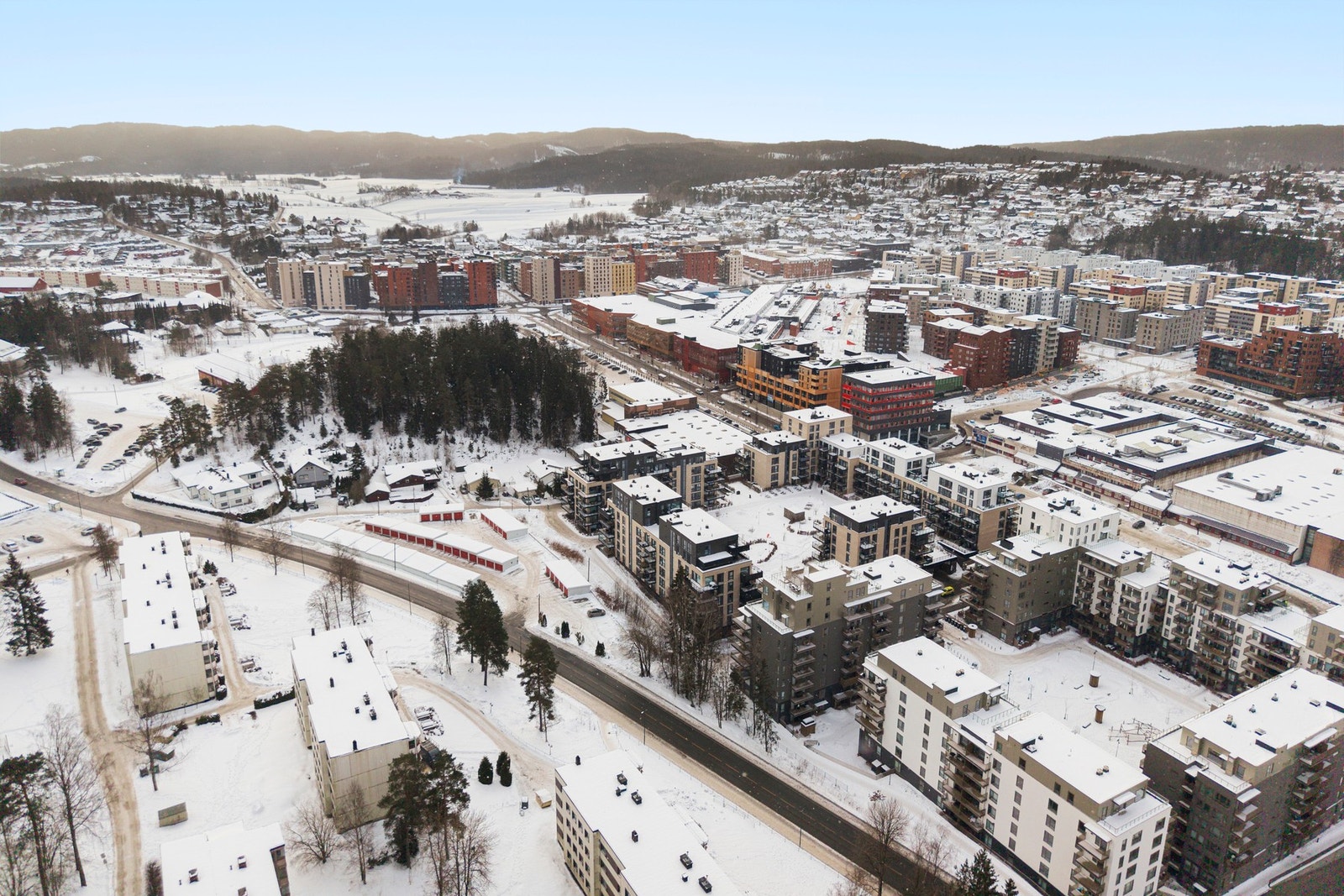 Ønsker du deg ut i skog og mark ligger Østmarka i nær avstand, her er det bare å pakke sekken og legge ut på tur. Galleribilde