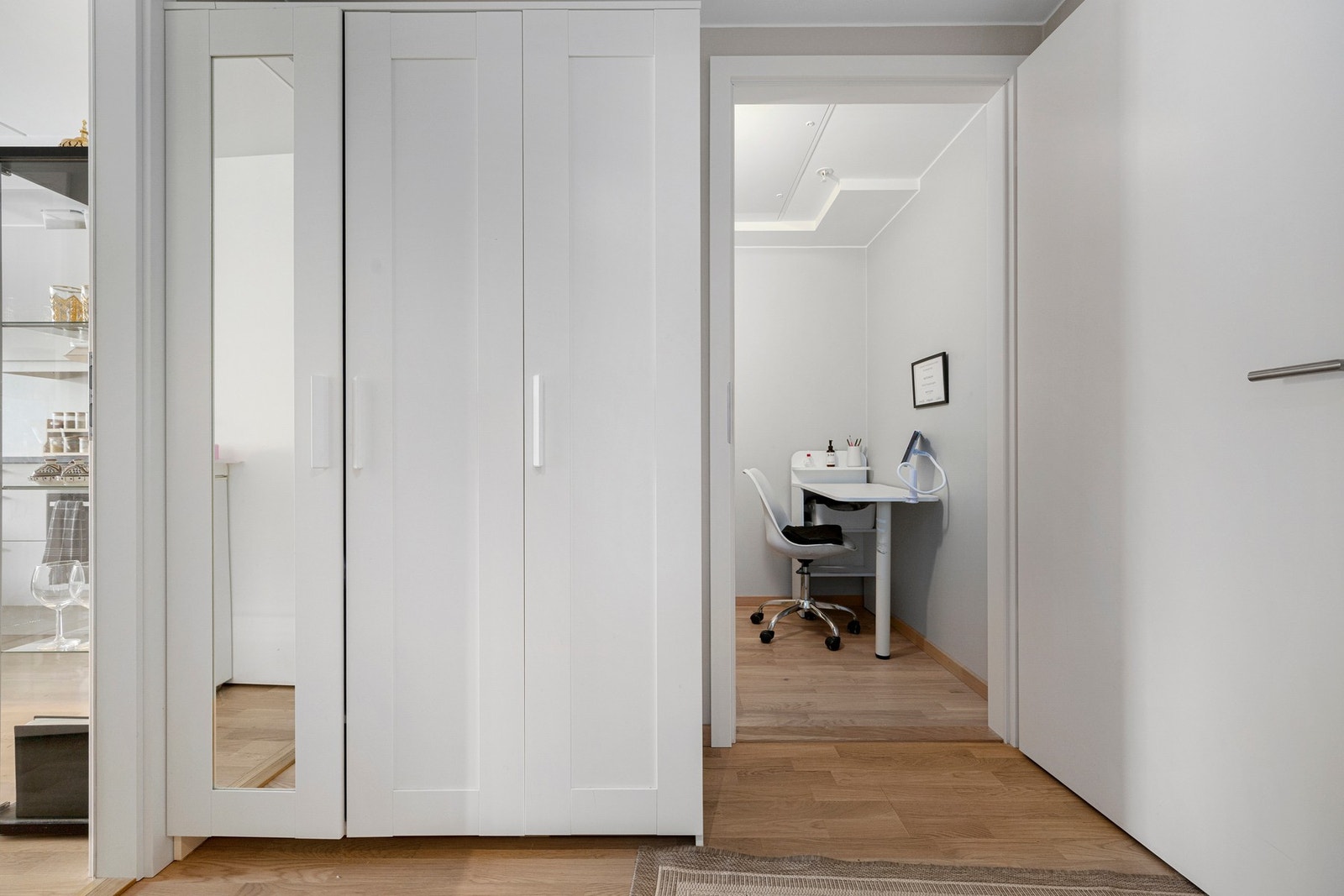 Leiligheten har to innvendige boder, en i tilknytning til soverommet og en i tilknytning til entréen. Galleribilde