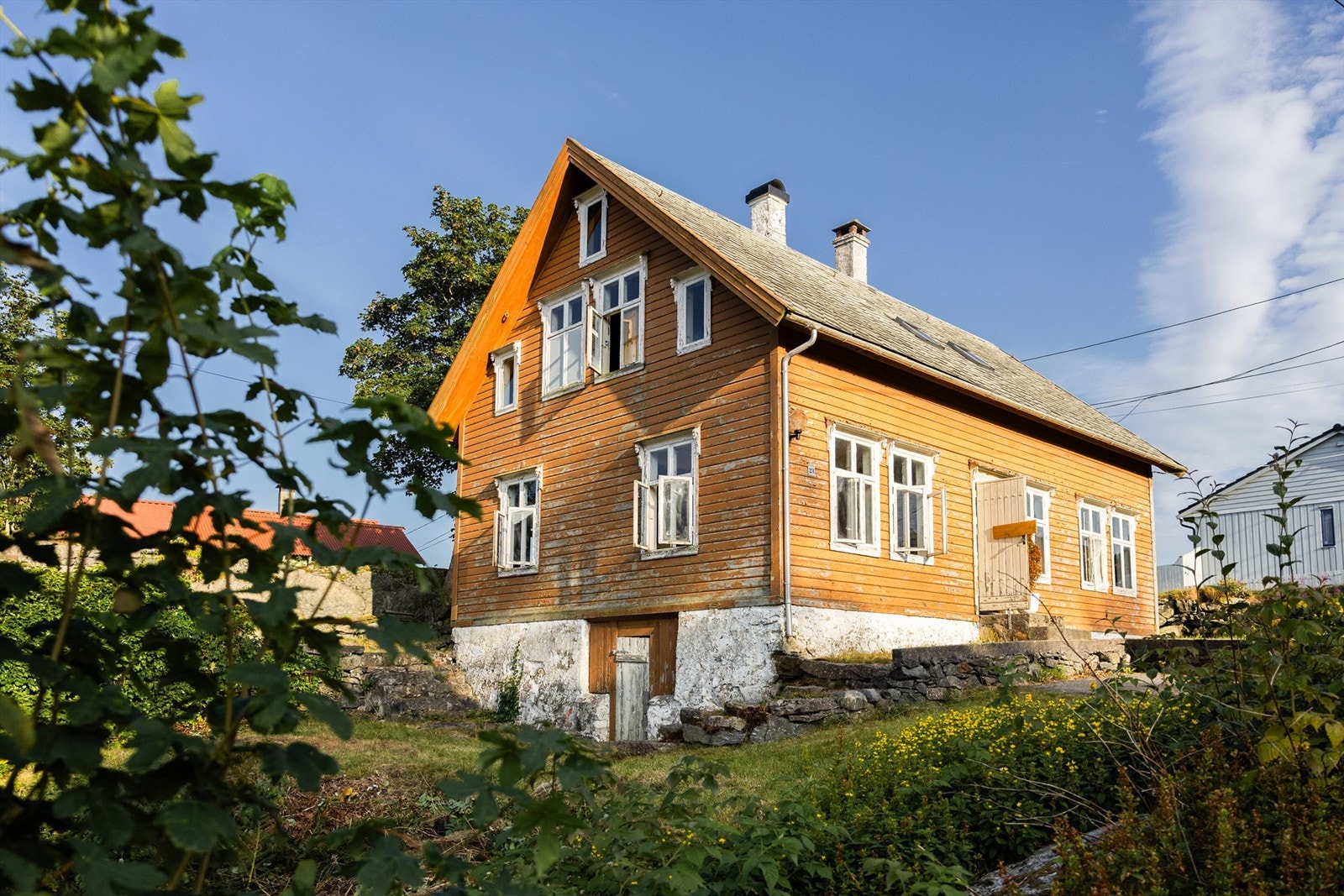 Velkommen til Søre Tjuvavågen 23 - Presentert Herman Hauge og Bernt Ådlandsvik v/Eiendomsmegler Krogsveen. Fotograf Silje Holte / @frksuper Galleribilde