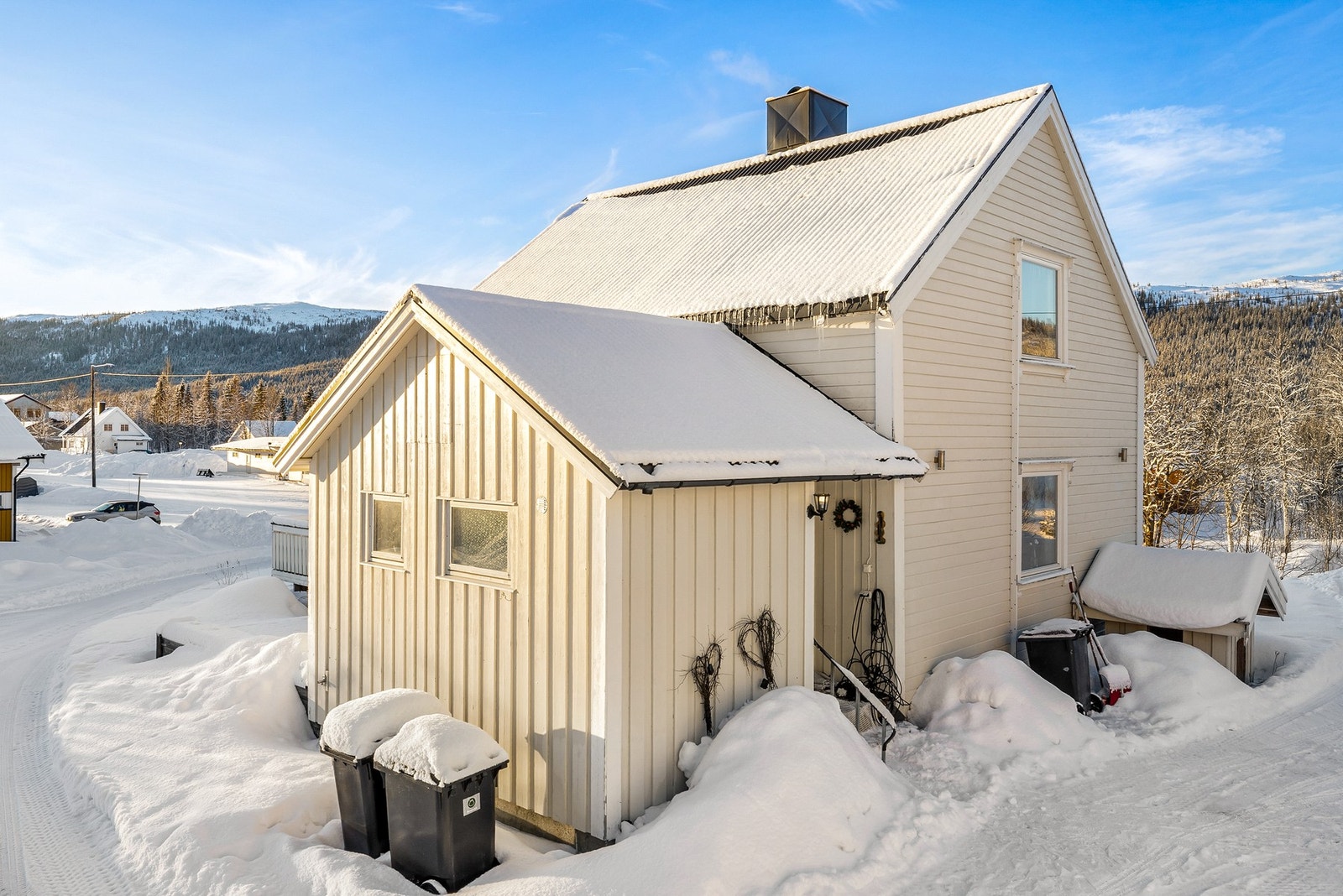 I 2017 ble det skiftet bordkledning og de fleste vinduene på hoveddelen. Galleribilde