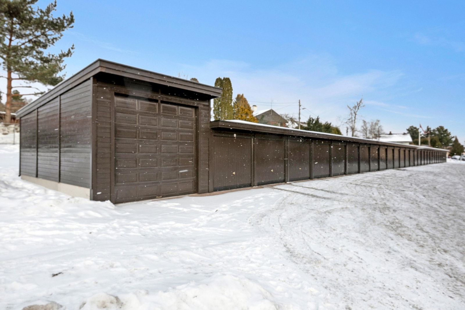 Borettslaget har garasje- og parkeringsplasser for leie etter venteliste. Galleribilde