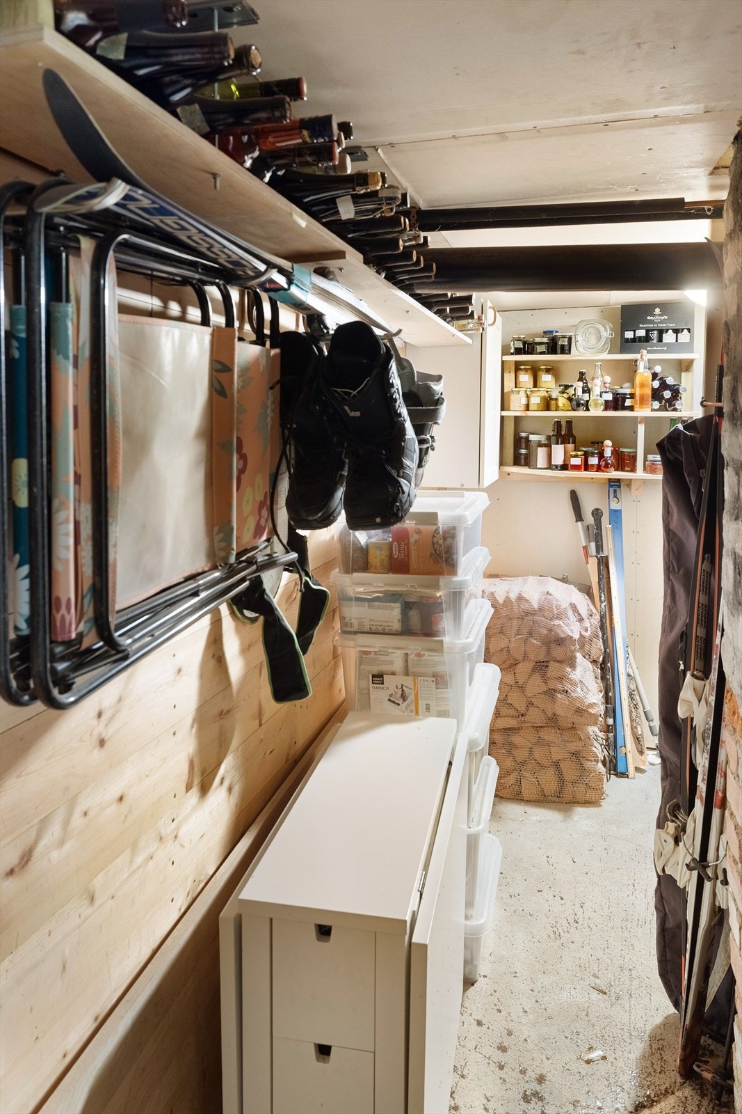 Leiligheten disponerer en kjellerbod på 7 m² med god lagringsplass. Galleribilde