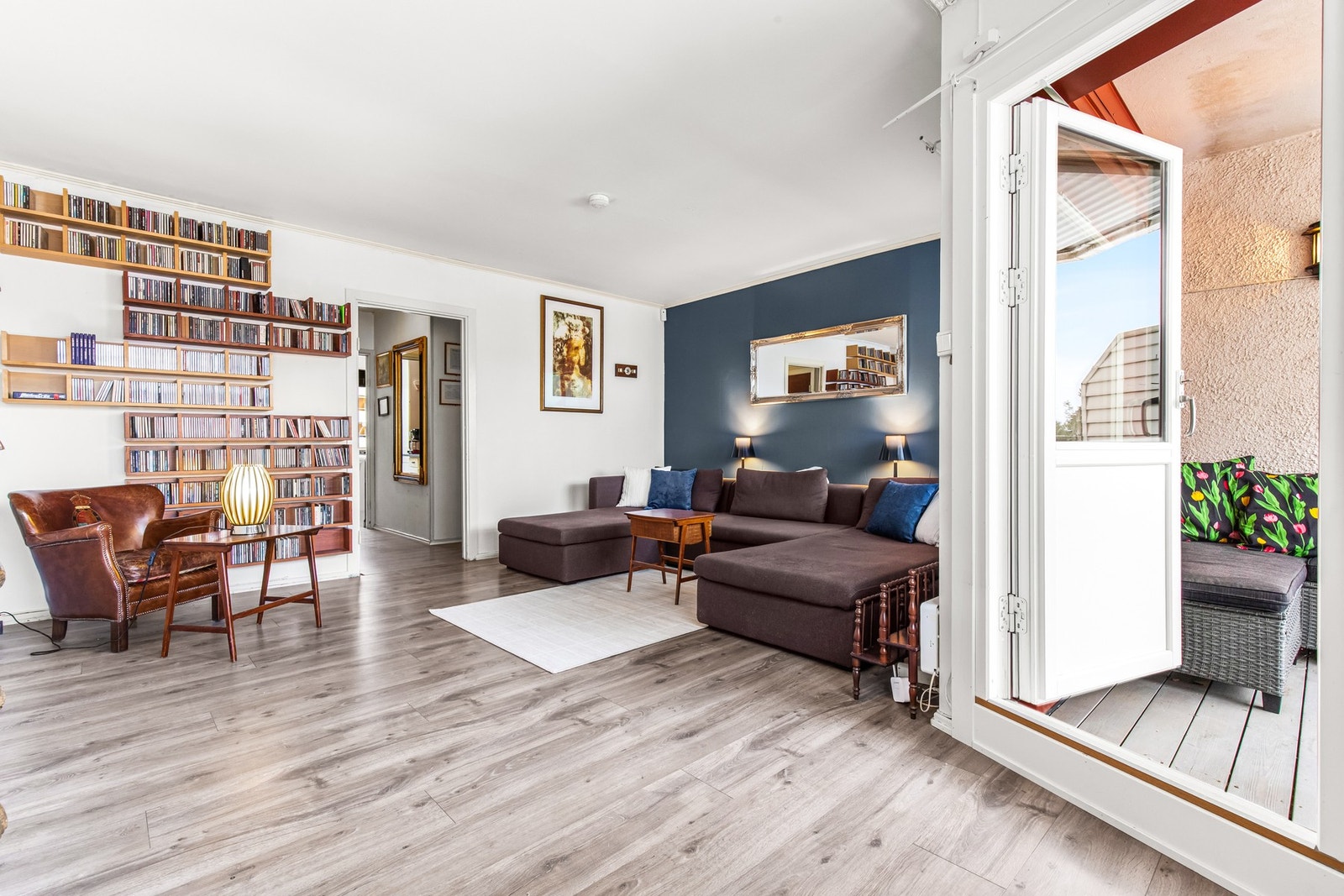 Vinduer og balkongdør er fra 2019 og ble skiftet i 2019/20 i regi av borettslaget. Galleribilde