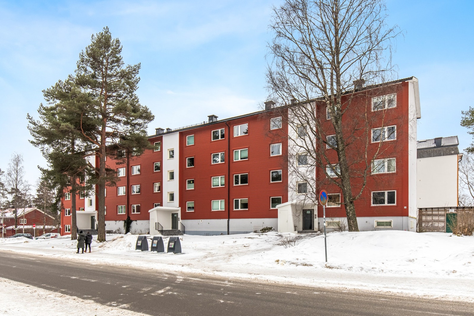 Borettslaget pusset nylig opp inngangspartiene, og har også oppgradert nytt dørcallinganlegg og låsesystem. Galleribilde