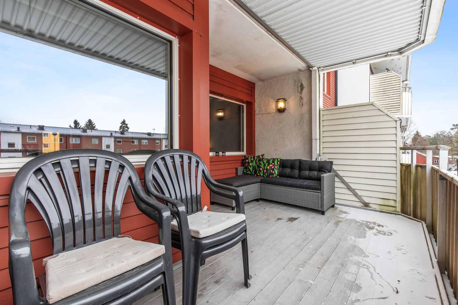 Fra stuen er det utgang til romslig balkong på ca. 11m² med god plass til utemøblement. Galleribilde