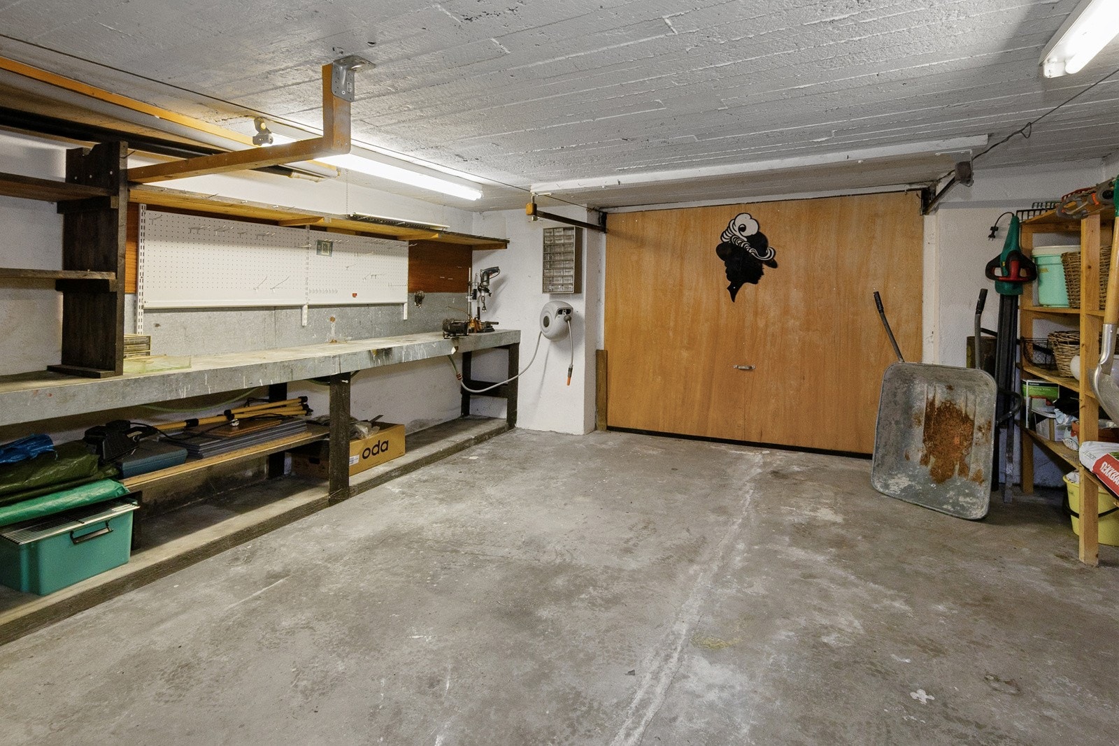 Garasje i kjeller. Galleribilde