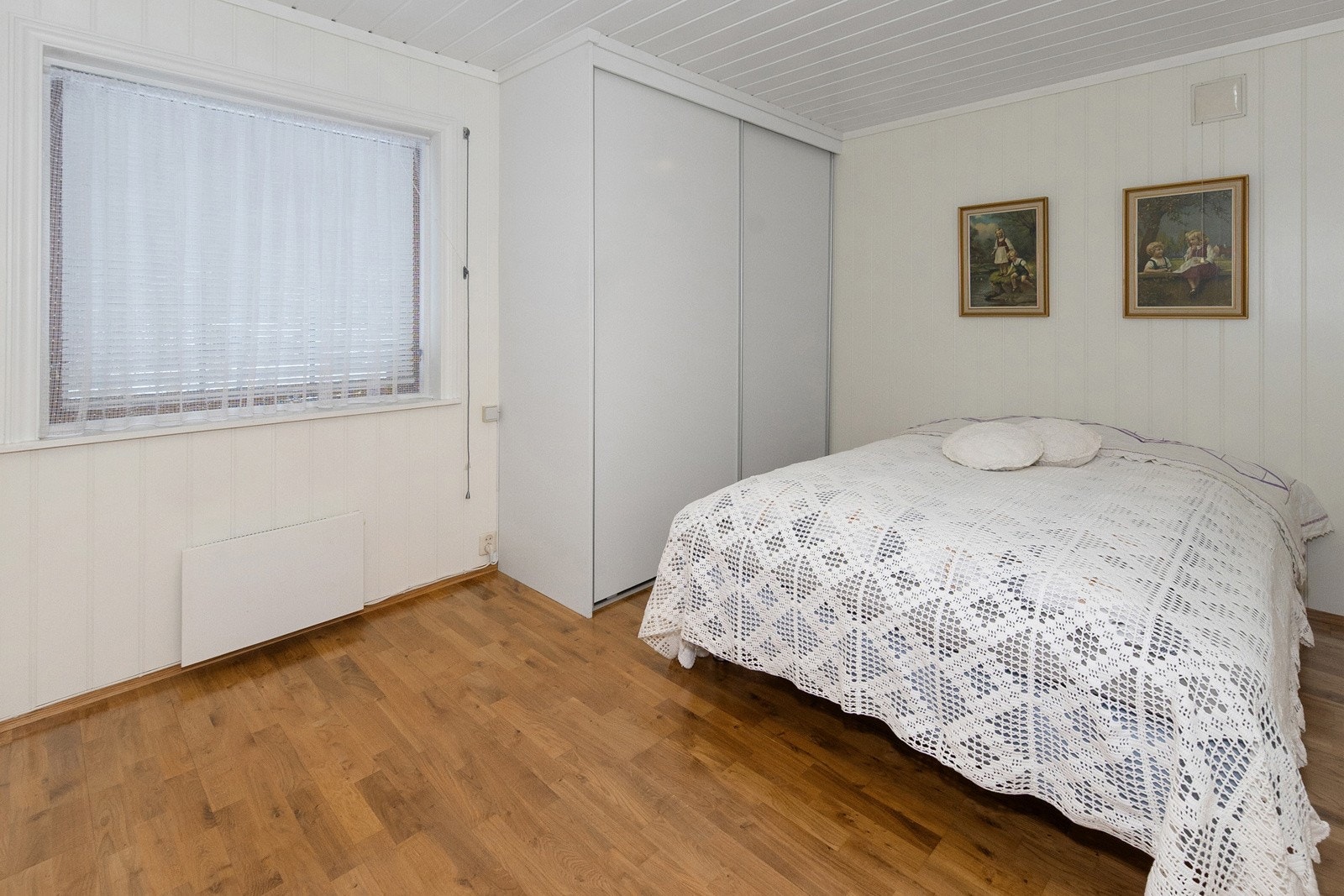 Hovedsoverom med garderobeskap. Galleribilde