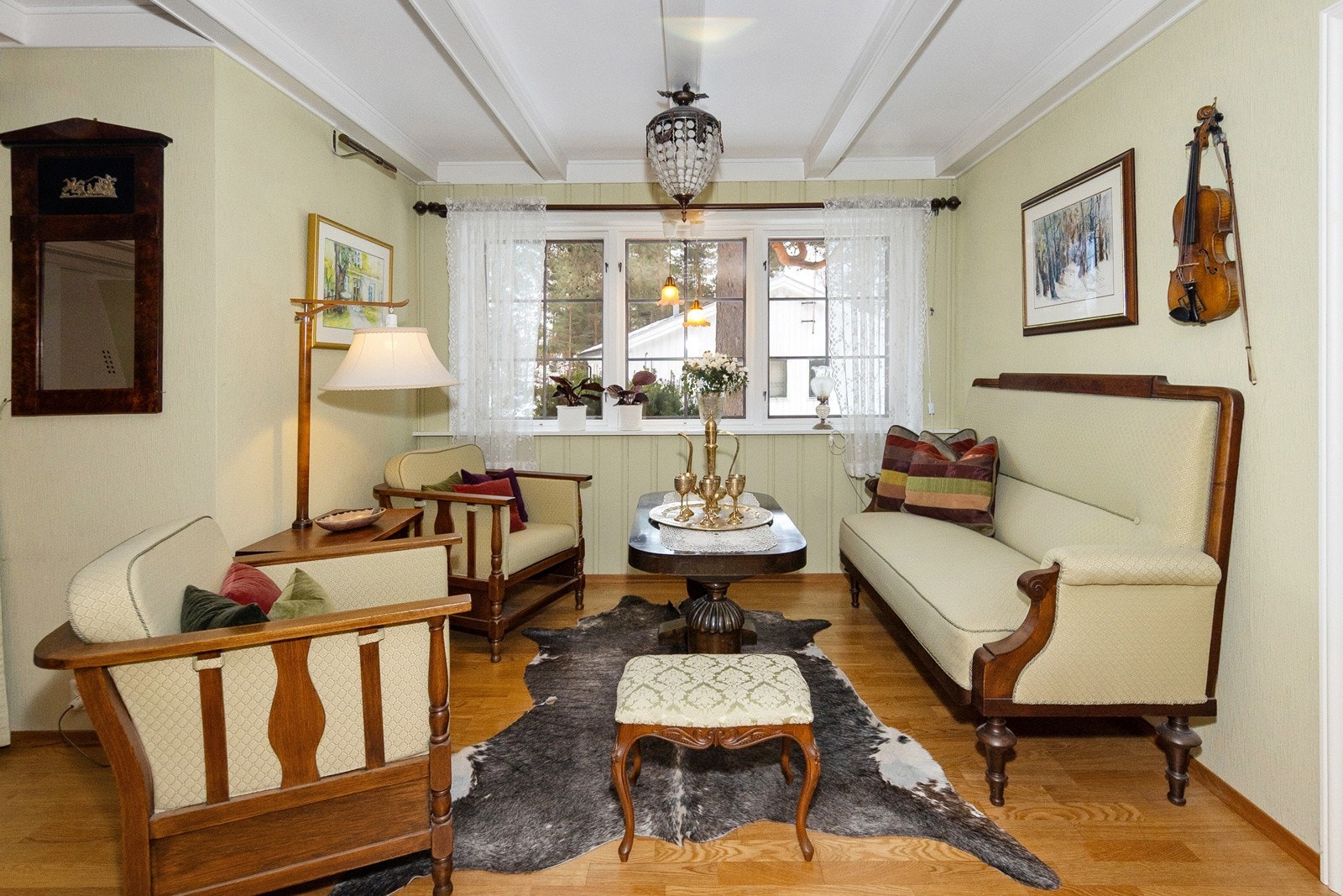 God plass til finsalong Galleribilde