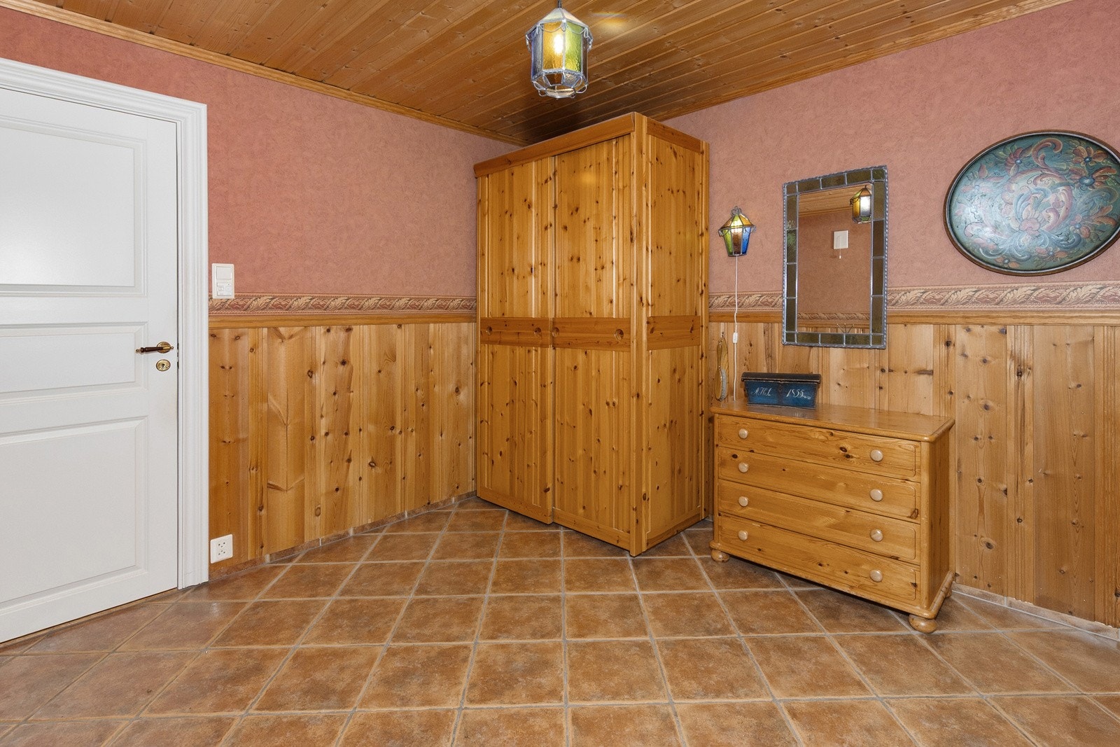 Muligheter for godt med garderobeplass i gangen. Galleribilde