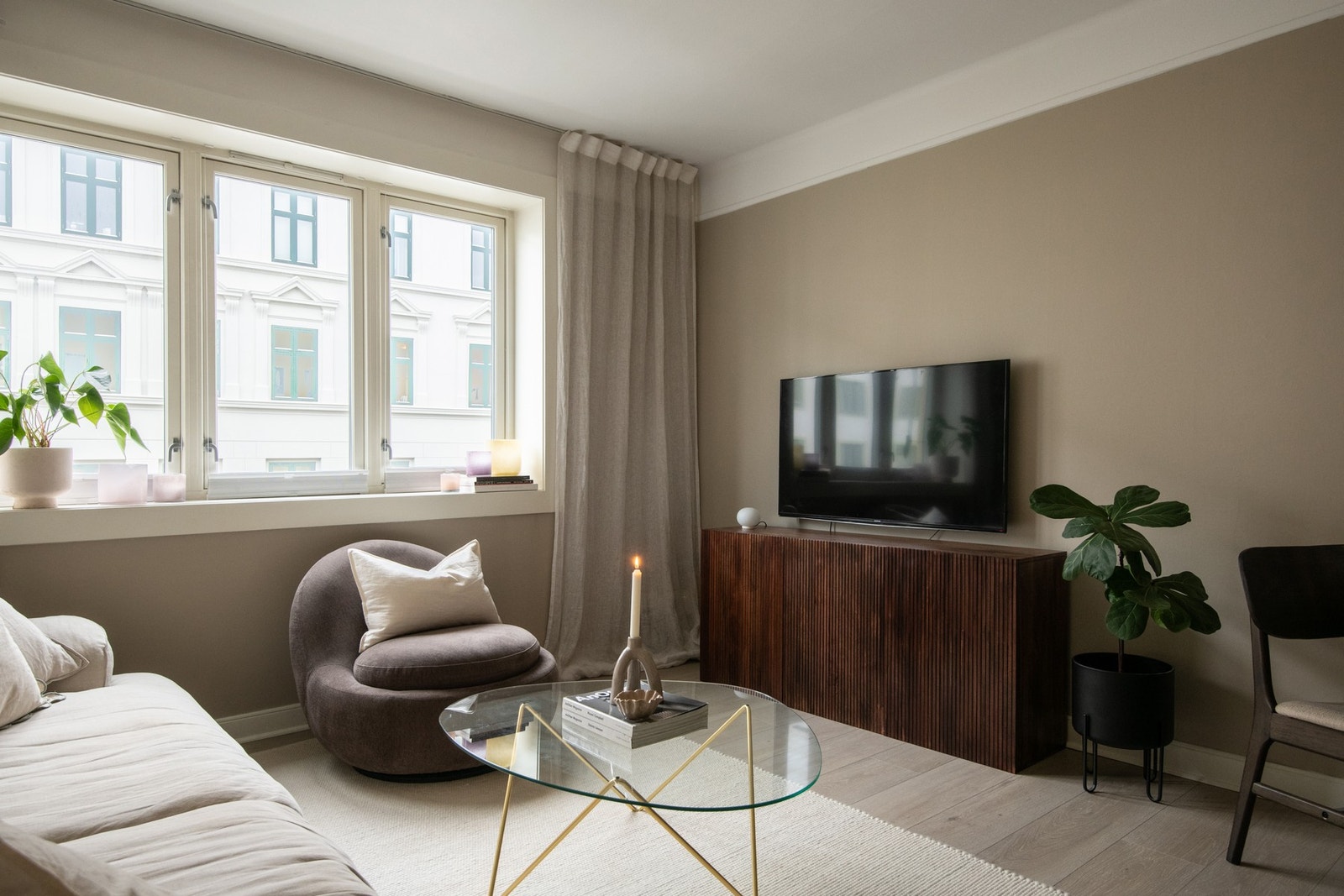 Malt i tidsriktige farger som gir en behagelig og tiltalende atmosfære. Galleribilde