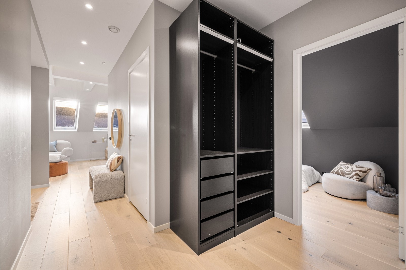 - Leilighetens tre soverom er plassert, tilbaketrukket i en egen privat sone sammen med badet - Galleribilde