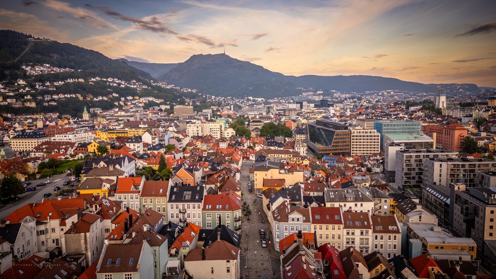 - Skottegaten 21B har en attraktiv beliggenhet på Nøstet, med få minutters gange inn til Bergen sentrum - Galleribilde