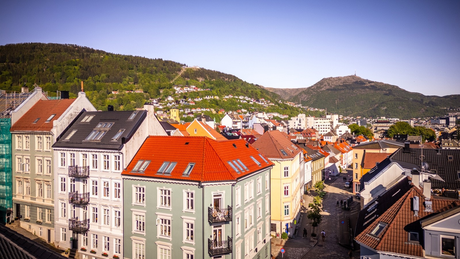 - Leiligheten ligger i en nydelig hjørnebygård som ble omfattende rehabilitert i 2020-2022 - Galleribilde