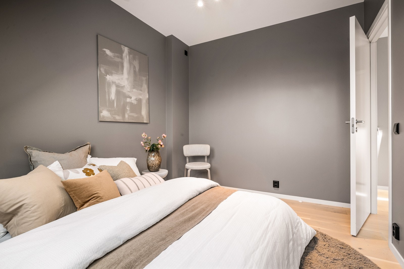 - Her kan du enkelt innrede med ønsket sengestørrelse og garderobeløsninger - Galleribilde