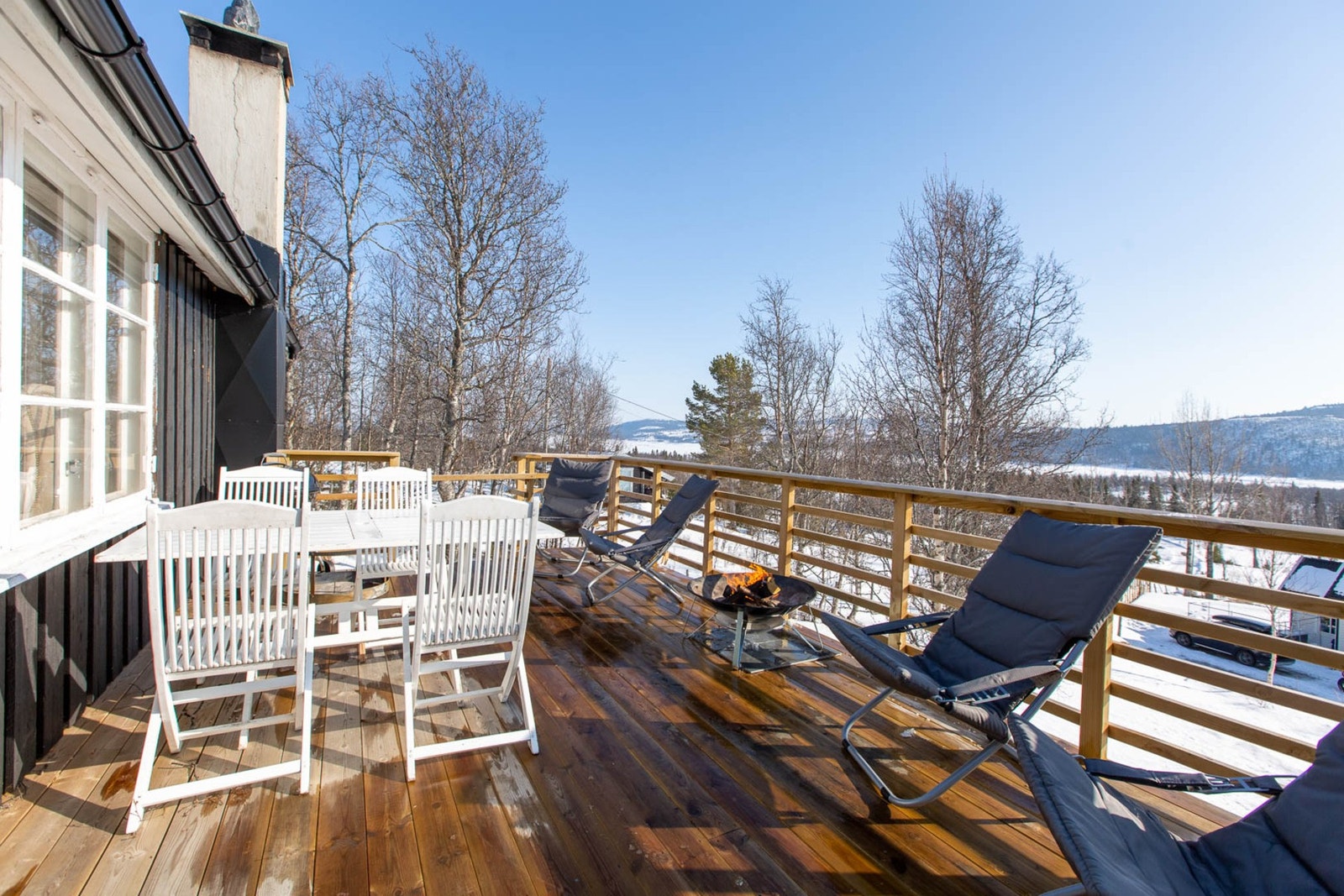 Denne terrassen og utsikten kan bli din! Galleribilde
