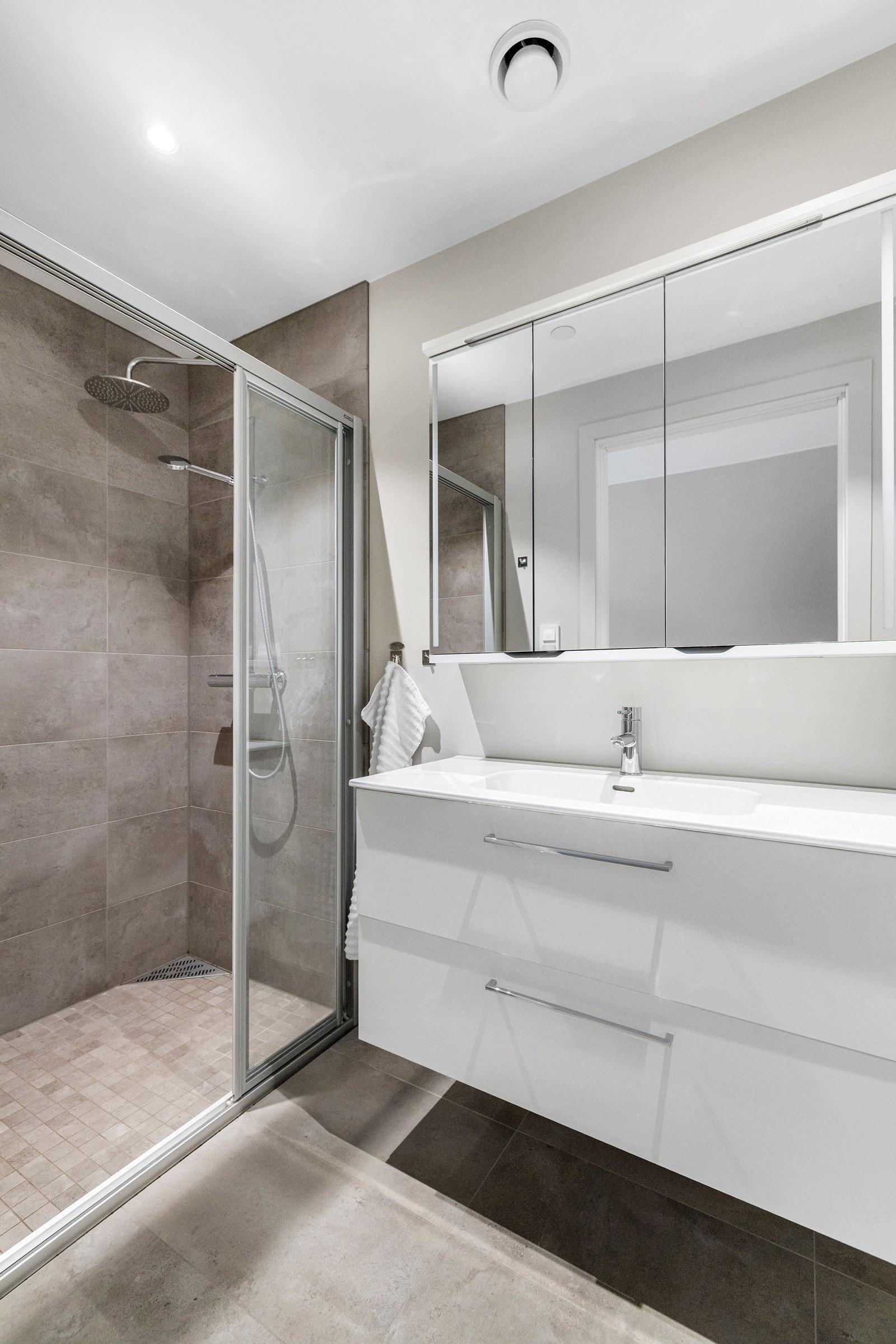 Bad av moderne og god standard Galleribilde