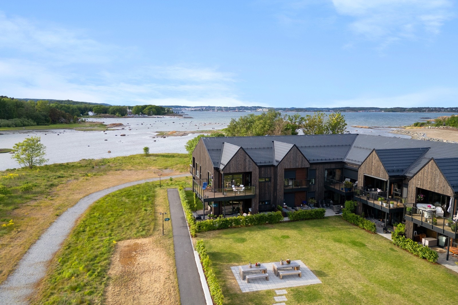 Dette er en fantastisk leilighet med høy standard og god beliggenhet like ved Stavern sentrum Galleribilde