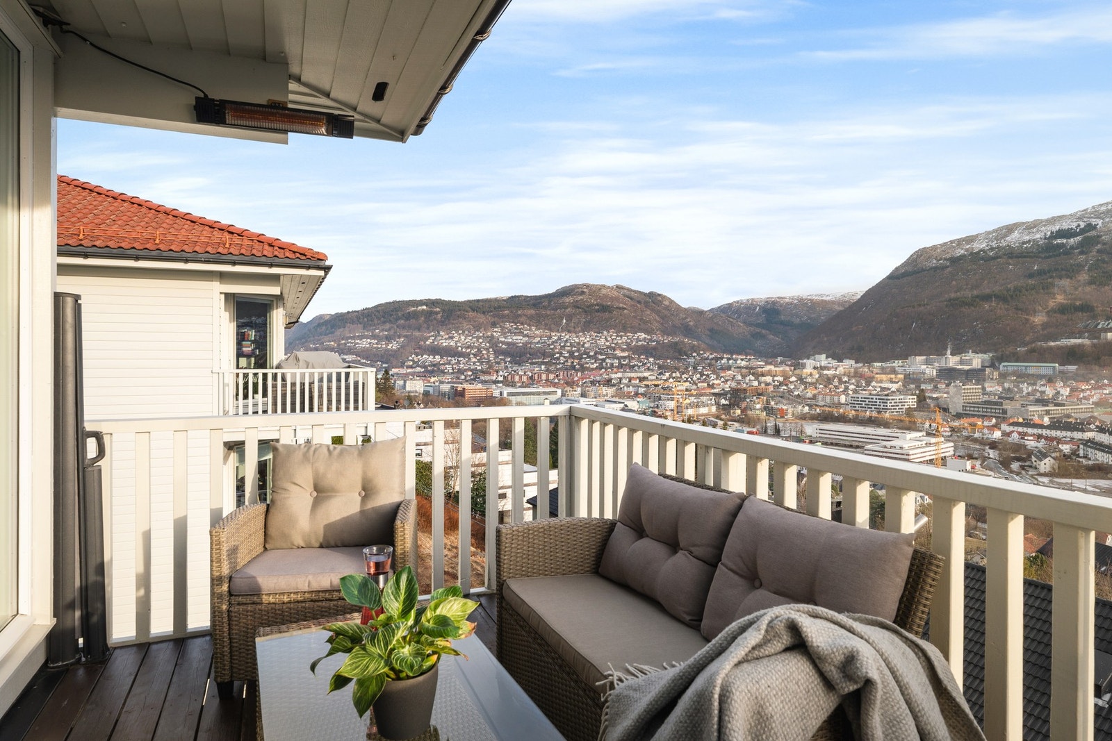 Her har du plass til ønsket utemøblement. Galleribilde