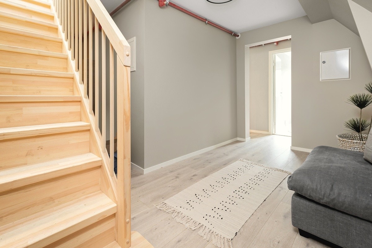 Alt ble renovert i 2022. Gang i 2.etg Galleribilde