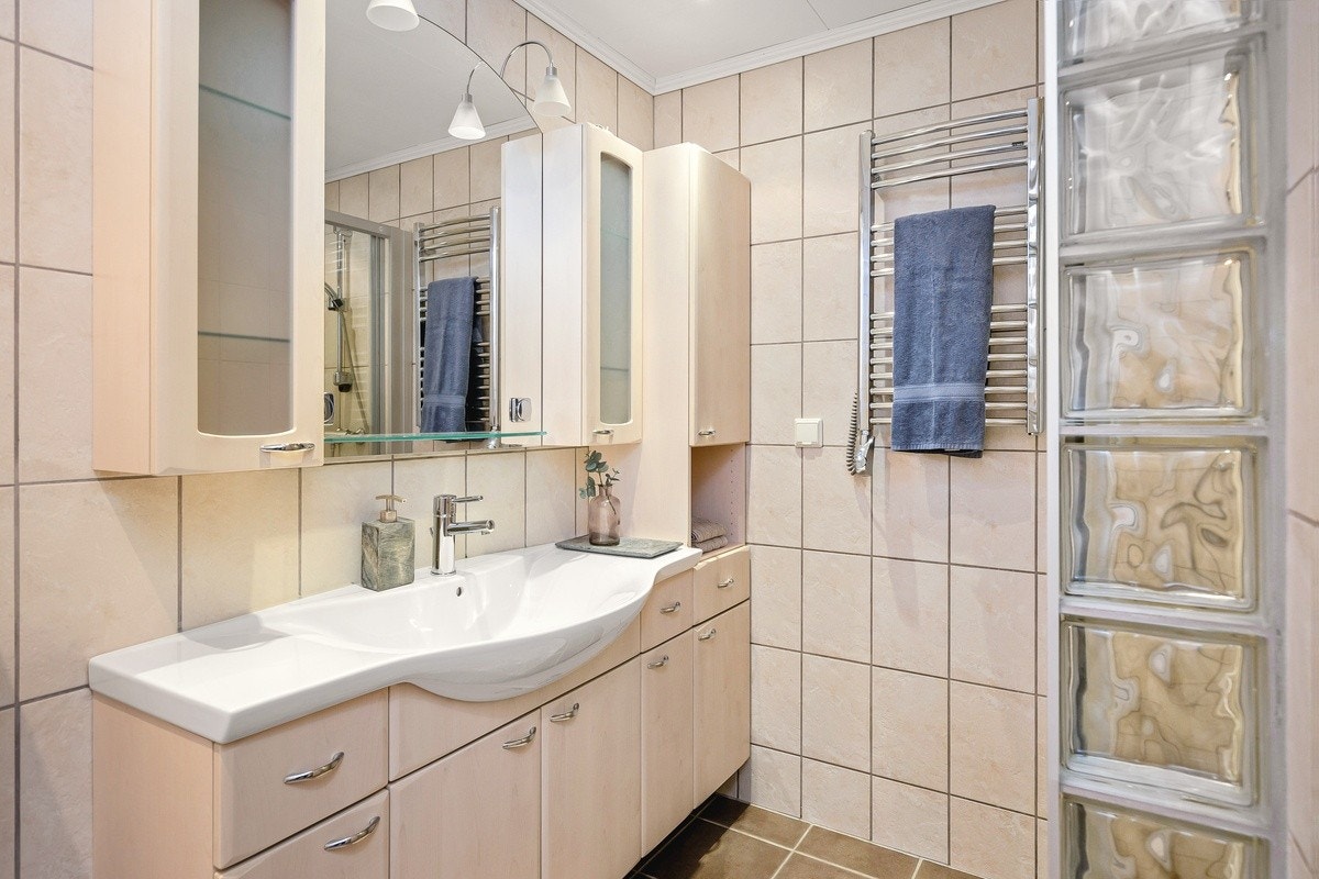 Alt ble renovert i 2022. Bad i 2.etg Galleribilde