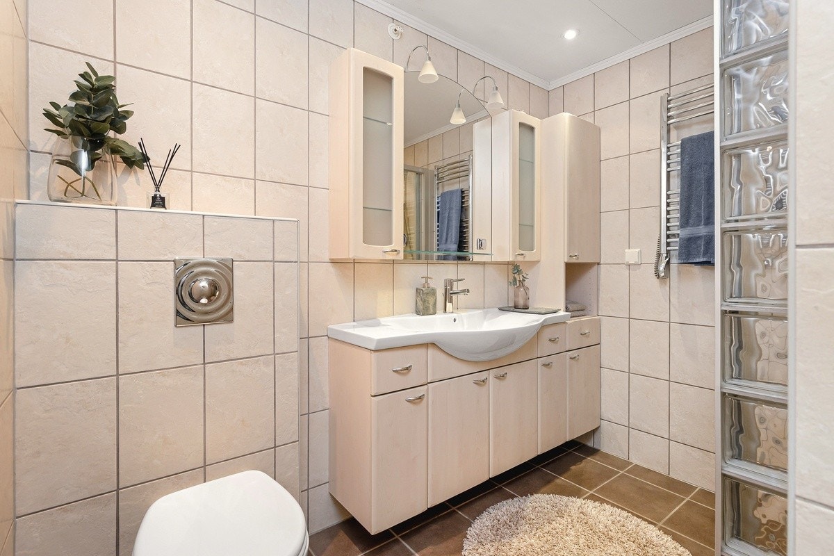 Alt ble renovert i 2022. Bad i 2.etg Galleribilde