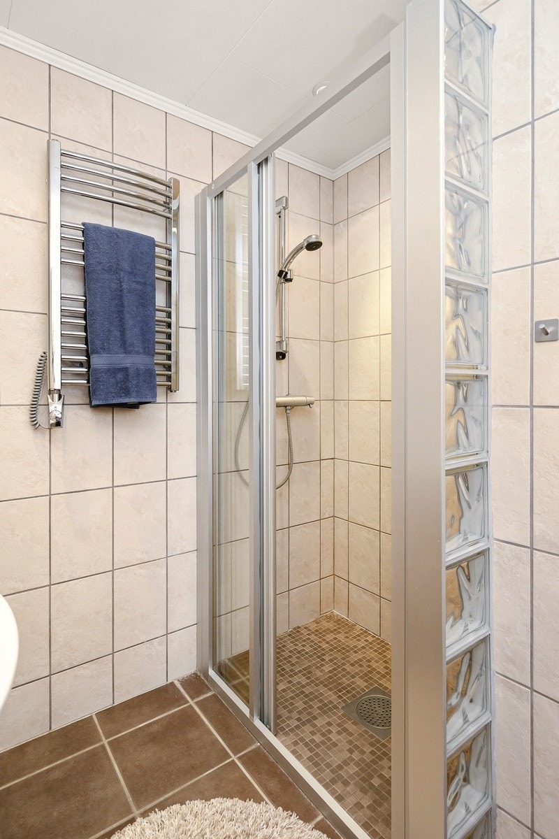 Alt ble renovert i 2022. Bad i 2.etg Galleribilde