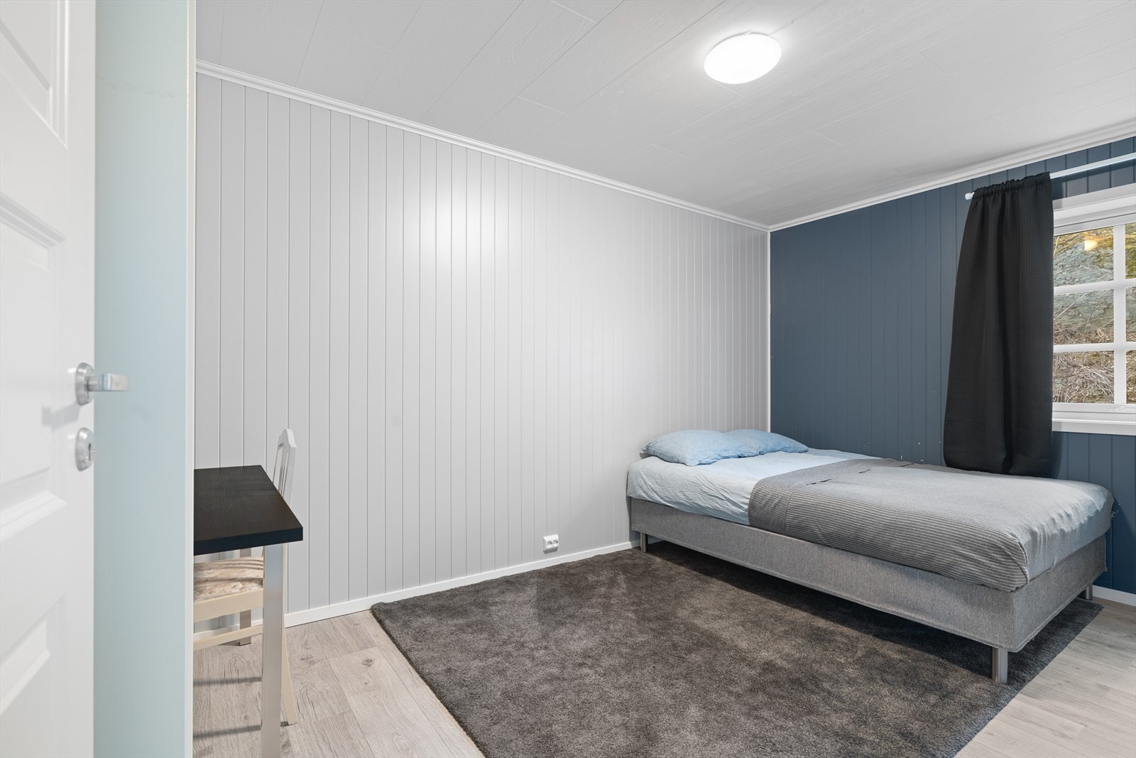 På begge soverommene er det god plass til garderobeløsninger eventuelt møblering i form av pult, kommode eller lignende Galleribilde