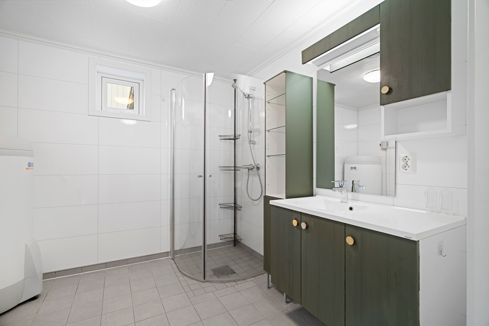 Boligen ble oppført i 2018 og byr på en moderne standard og god tilstand Galleribilde