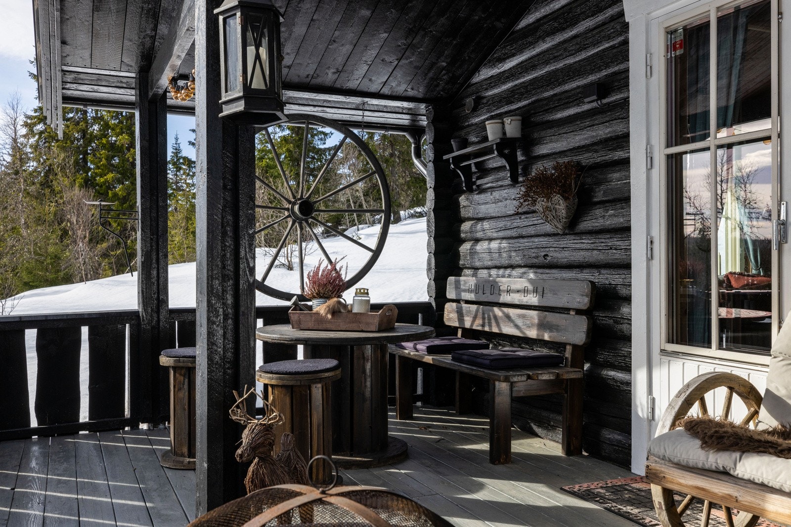 Det er lagt opp utestikk til varmelampe og diverse! Galleribilde