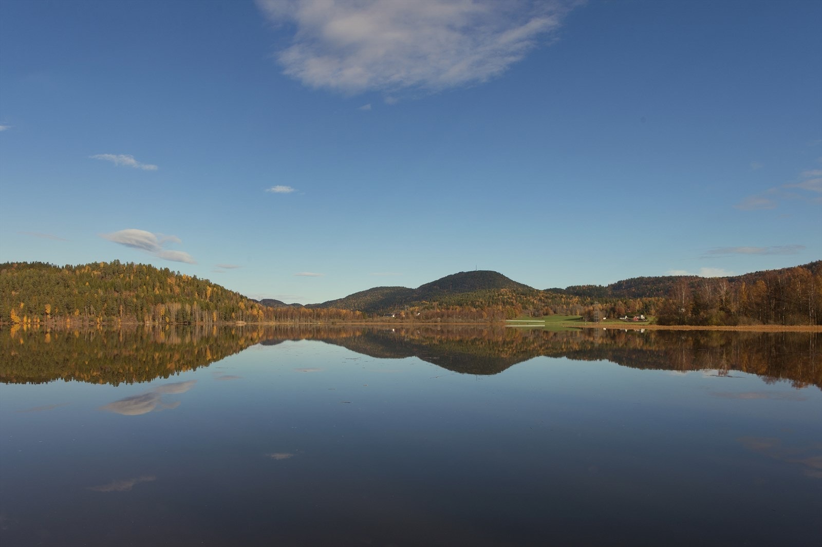 Det er flott turterreng og flere småvann, hvor Vikevannet med flotte turmuligheter er beliggende i nærområdet. Galleribilde