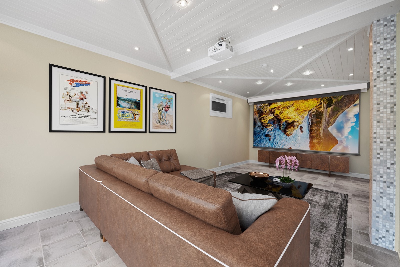 Kjellerstuen kan by på mange bruksmuligheter, og er godt egnet som filmrom, treningsrom, ungdomsavdeling med mer. Galleribilde