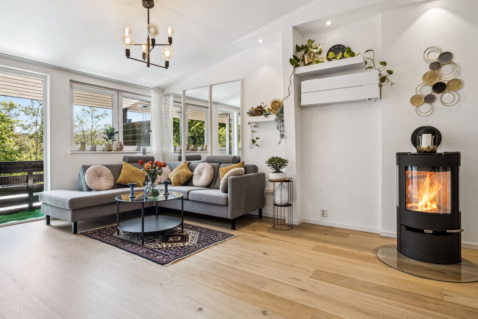 Stue 1 etasje med utgang til balkong Galleribilde