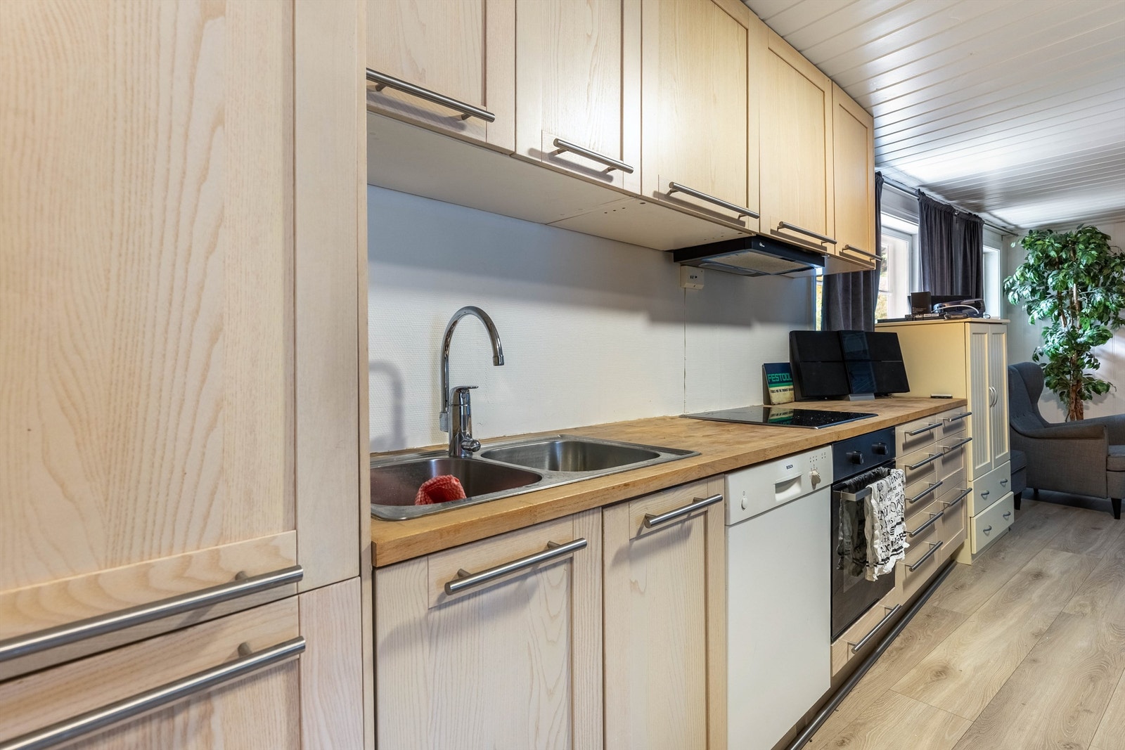 Kjøkken/stue i åpen løsning - L-form. Galleribilde