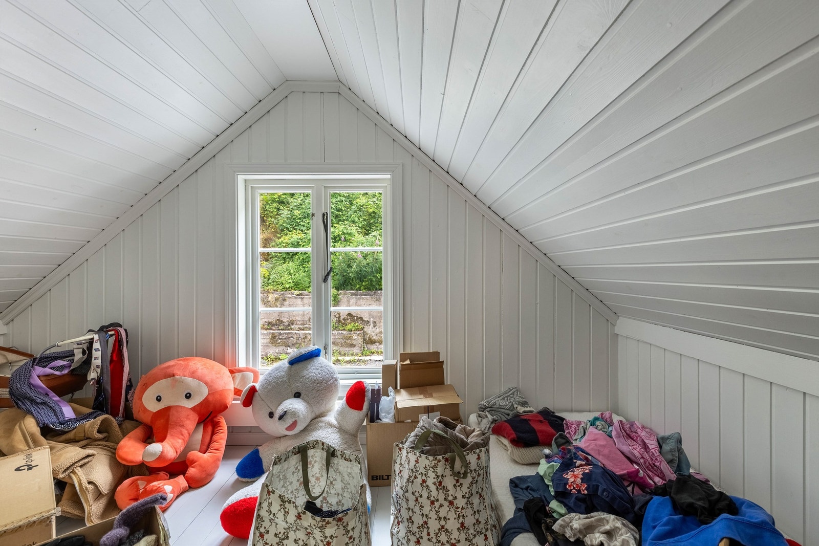 Det er to soverom på loftet. Galleribilde