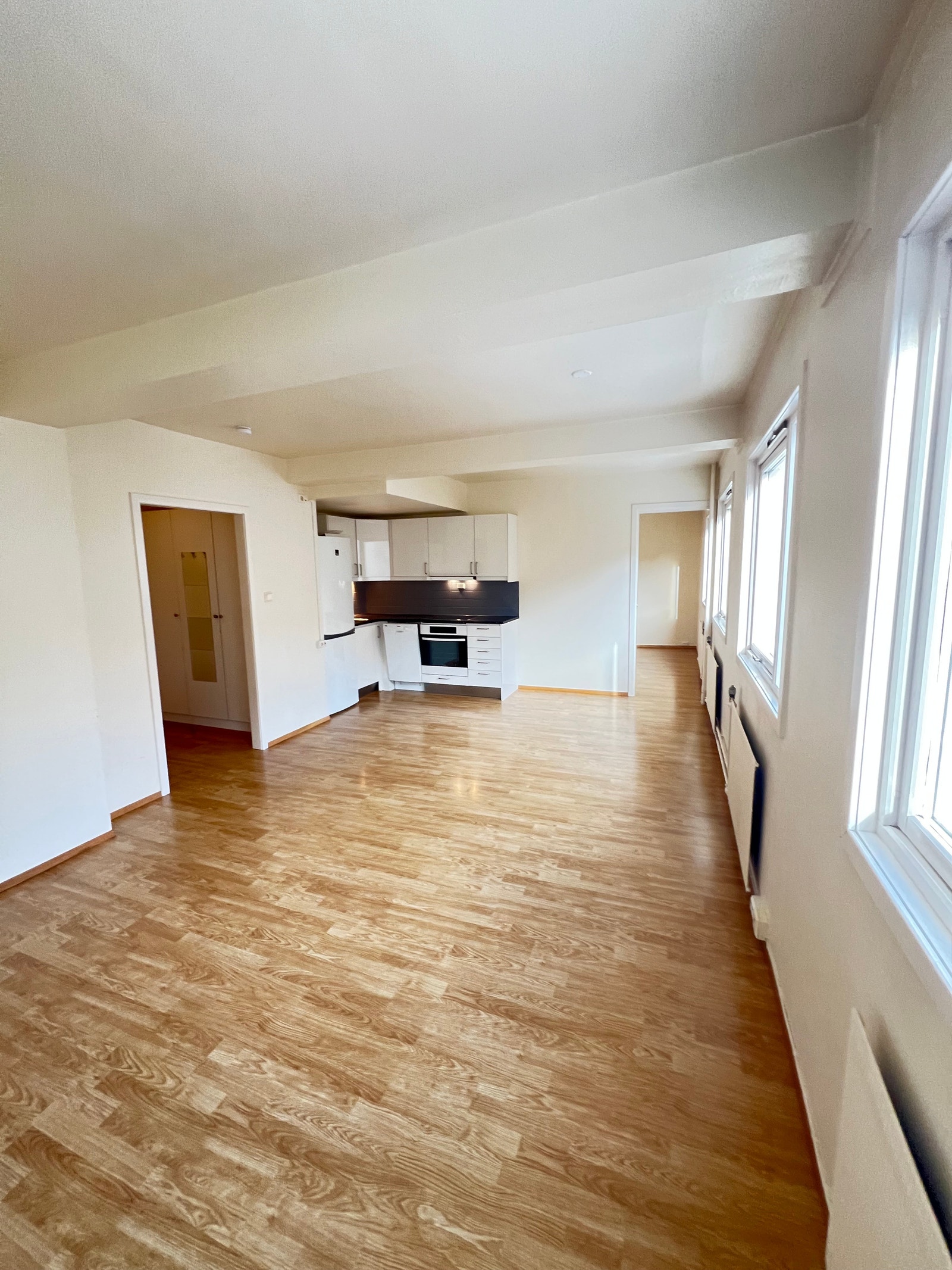 Kjøkken fra stue Galleribilde