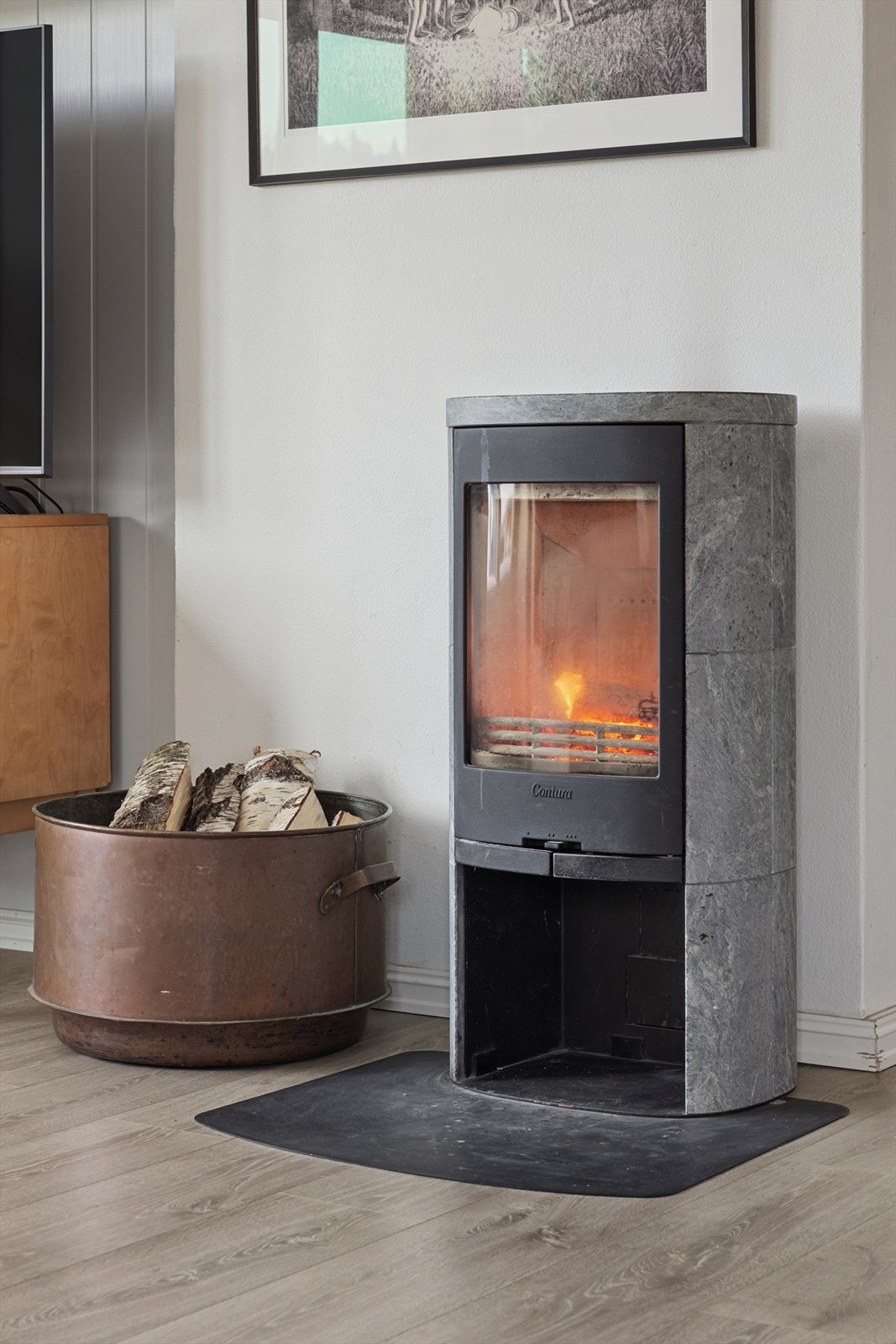 Stuen byr også på en flott og varmende klebersteinspeis Galleribilde