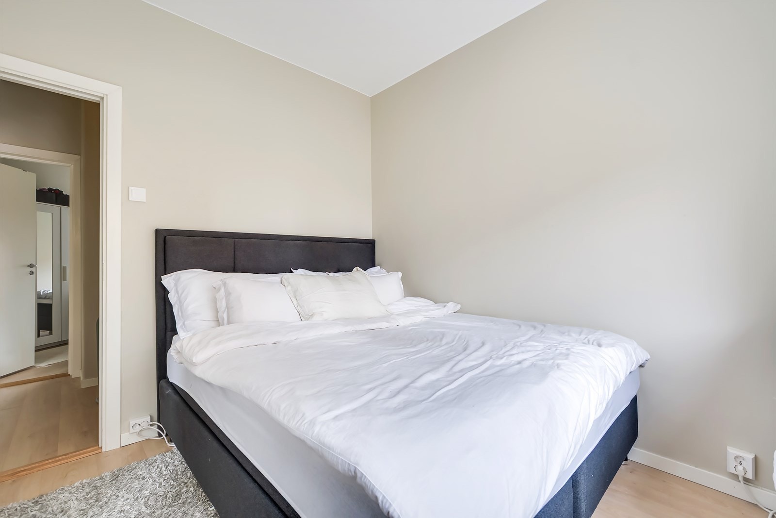 God plass til dobbeltseng Galleribilde