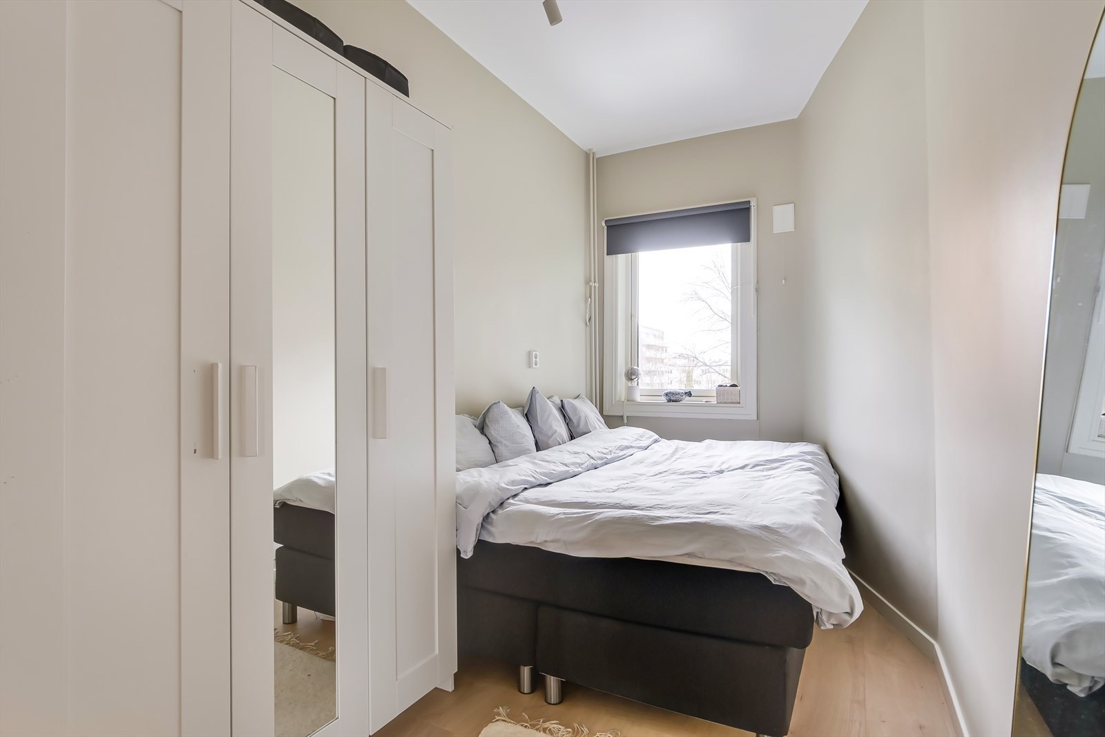 Soverom II også med romslig garderobeløsning Galleribilde