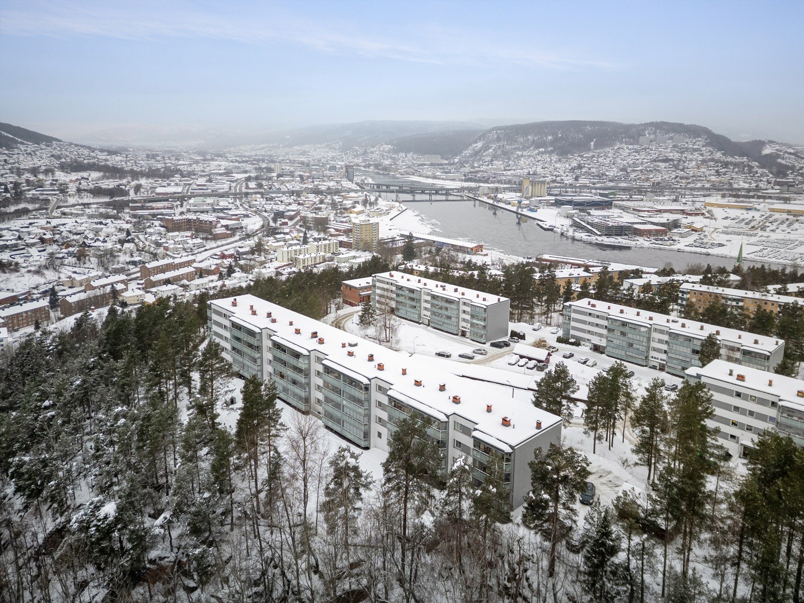 Felles ladepunkter for el-billading på borettslagets eiendom (bak blokk 13) Galleribilde