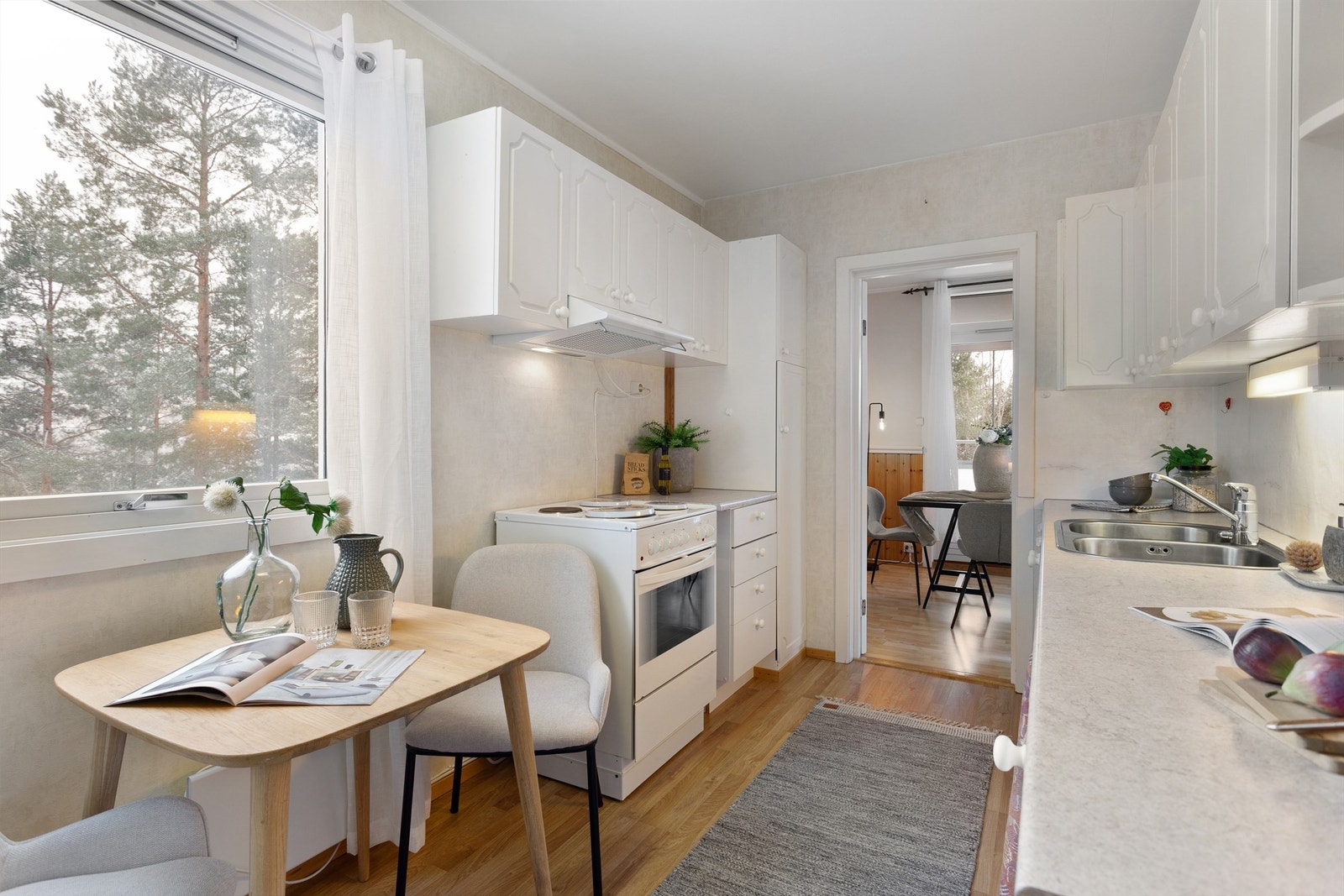 Fin spiseplass, men utsikt retning marka med fine turmuligheter Galleribilde