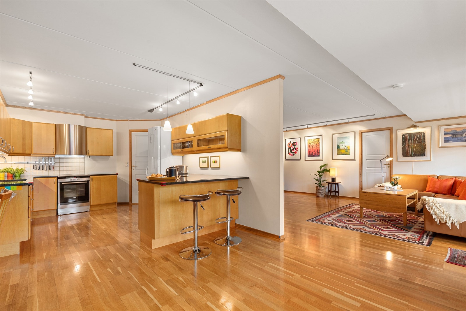 Fra kjøkkenet mot stuen Galleribilde