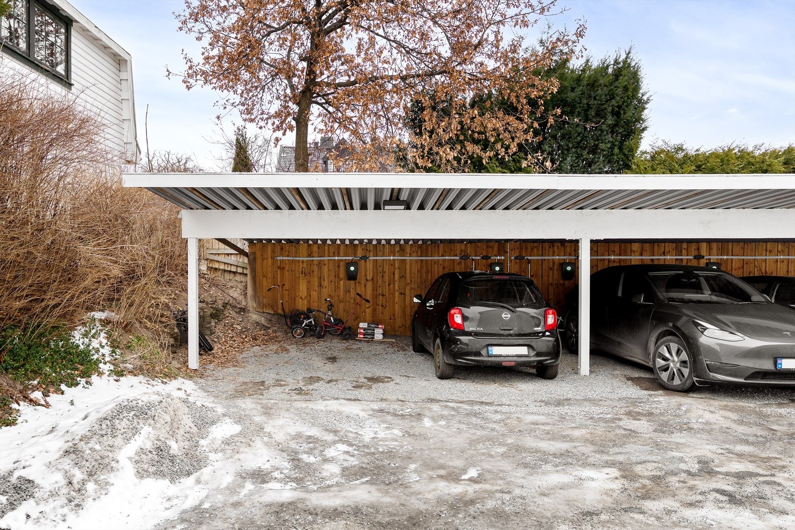 Andel 8 disponerer en parkeringsplass under tak med elbillader. Galleribilde