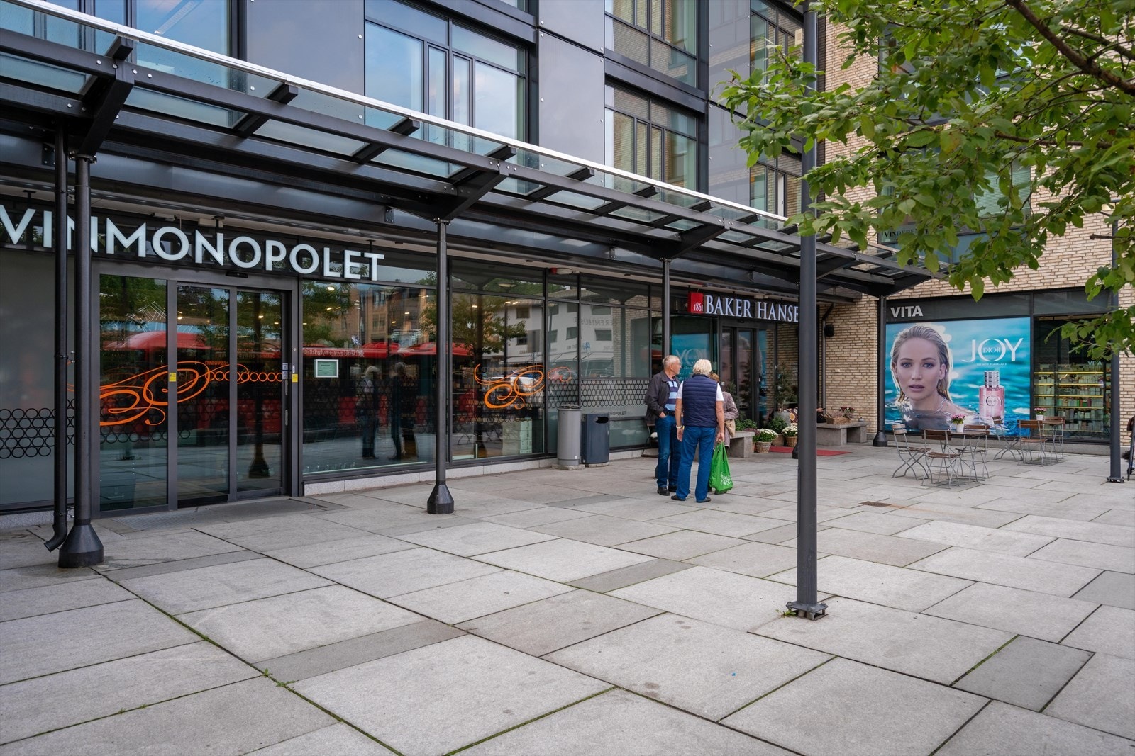 Vinderen sentrum med de fleste servicetilbud. Galleribilde