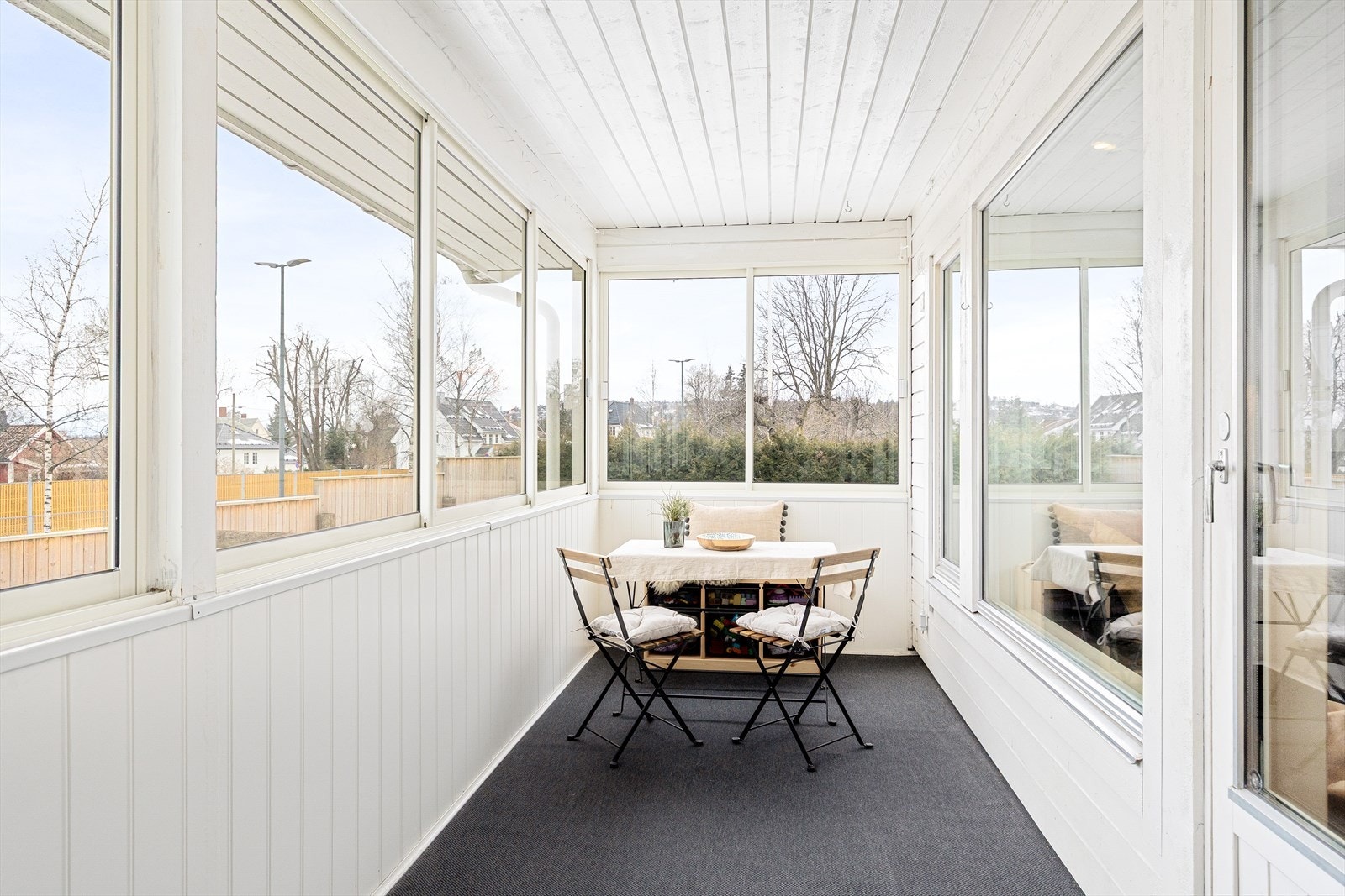 Fra stuen er det utgang til en flott innglasset balkong. Galleribilde