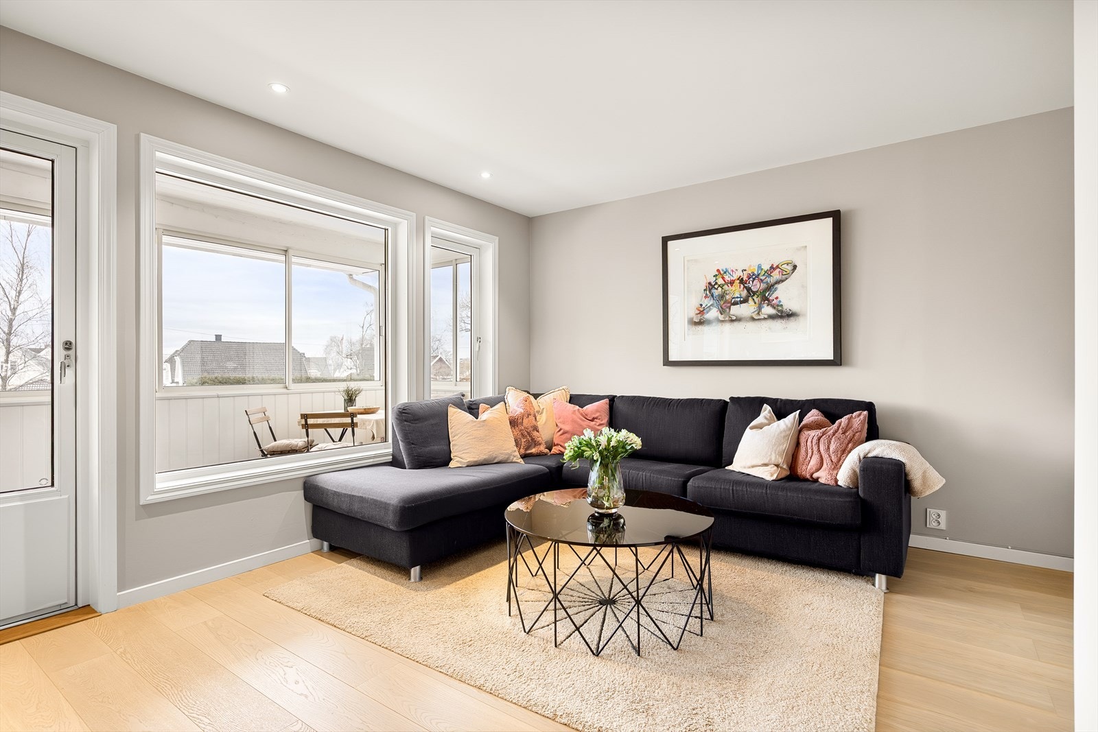 I stuen er det god plass til sofa og tilhørende møblement. Galleribilde